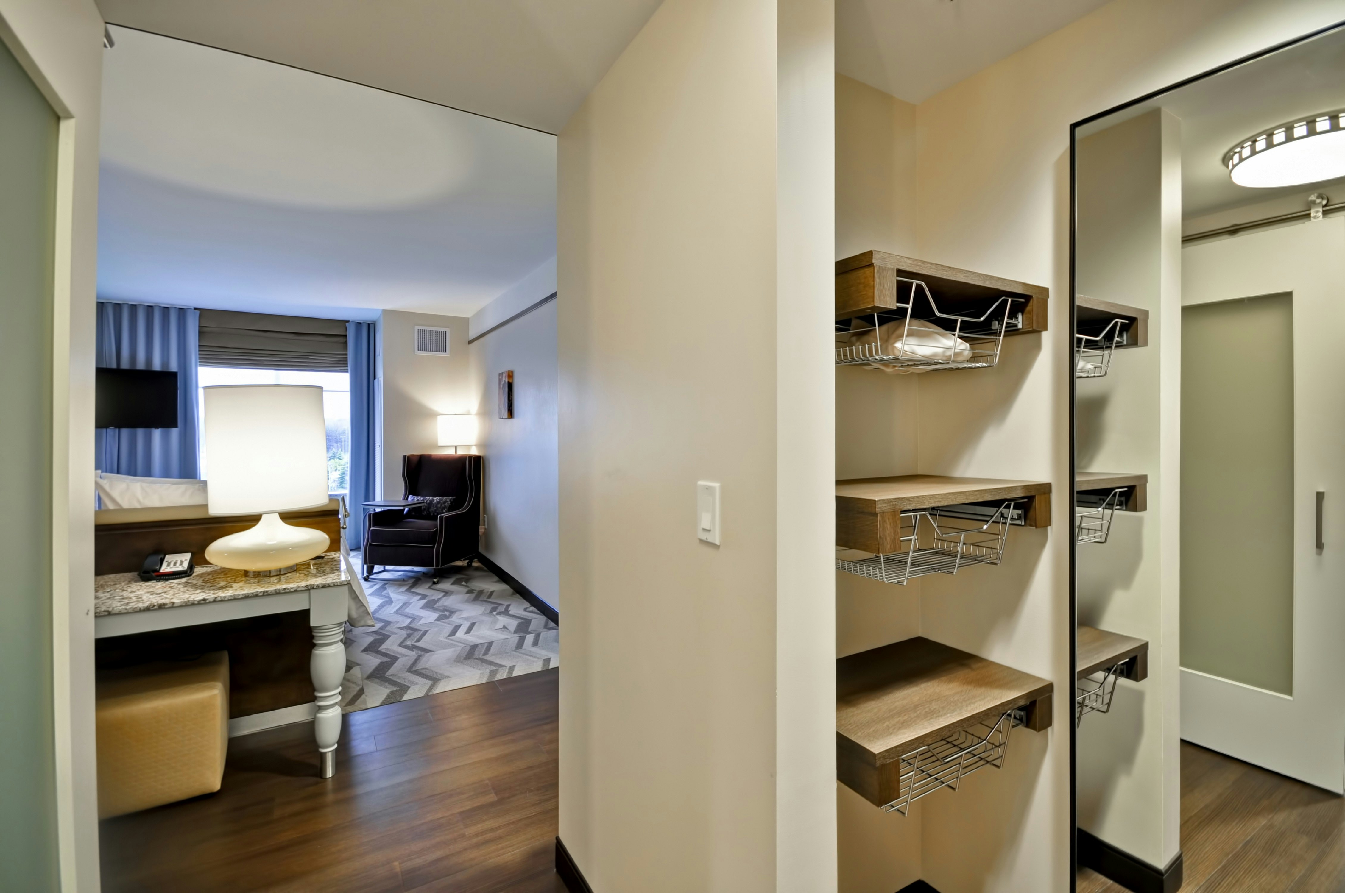 1 KING BED PREMIUM