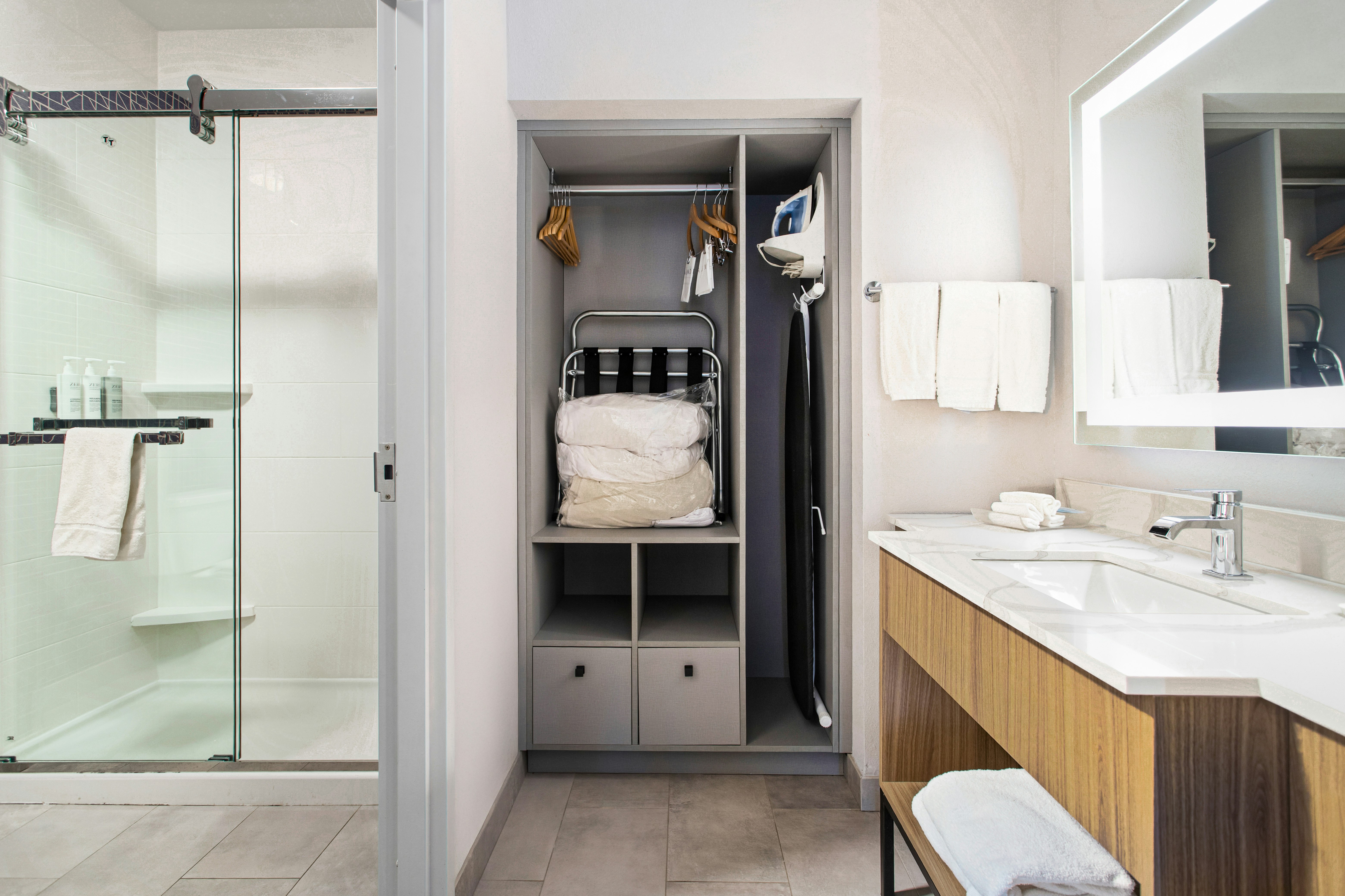 1 KING STUDIO SUITE NONSMO