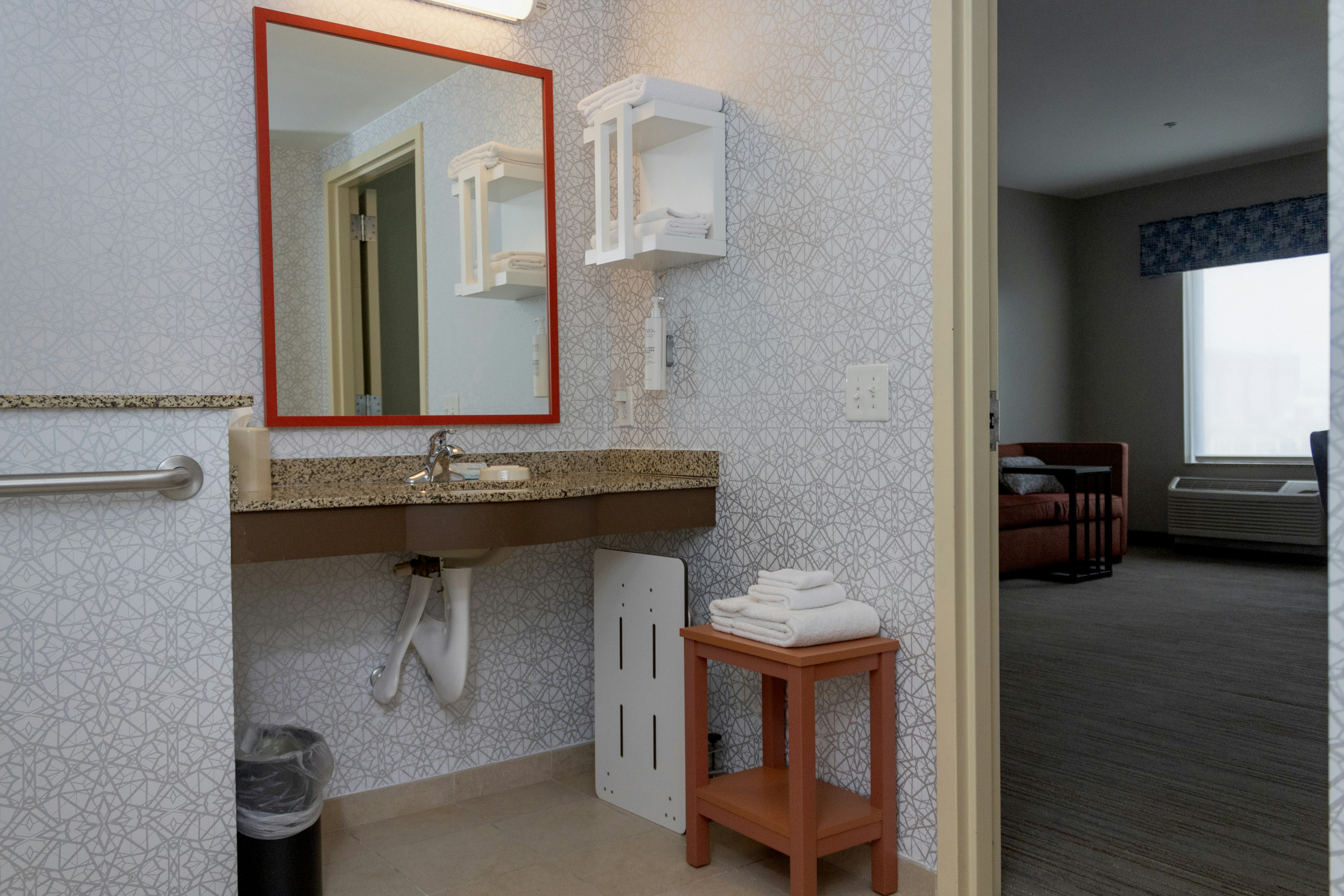 1 KN ACC TUB SUITE NOSMOK
