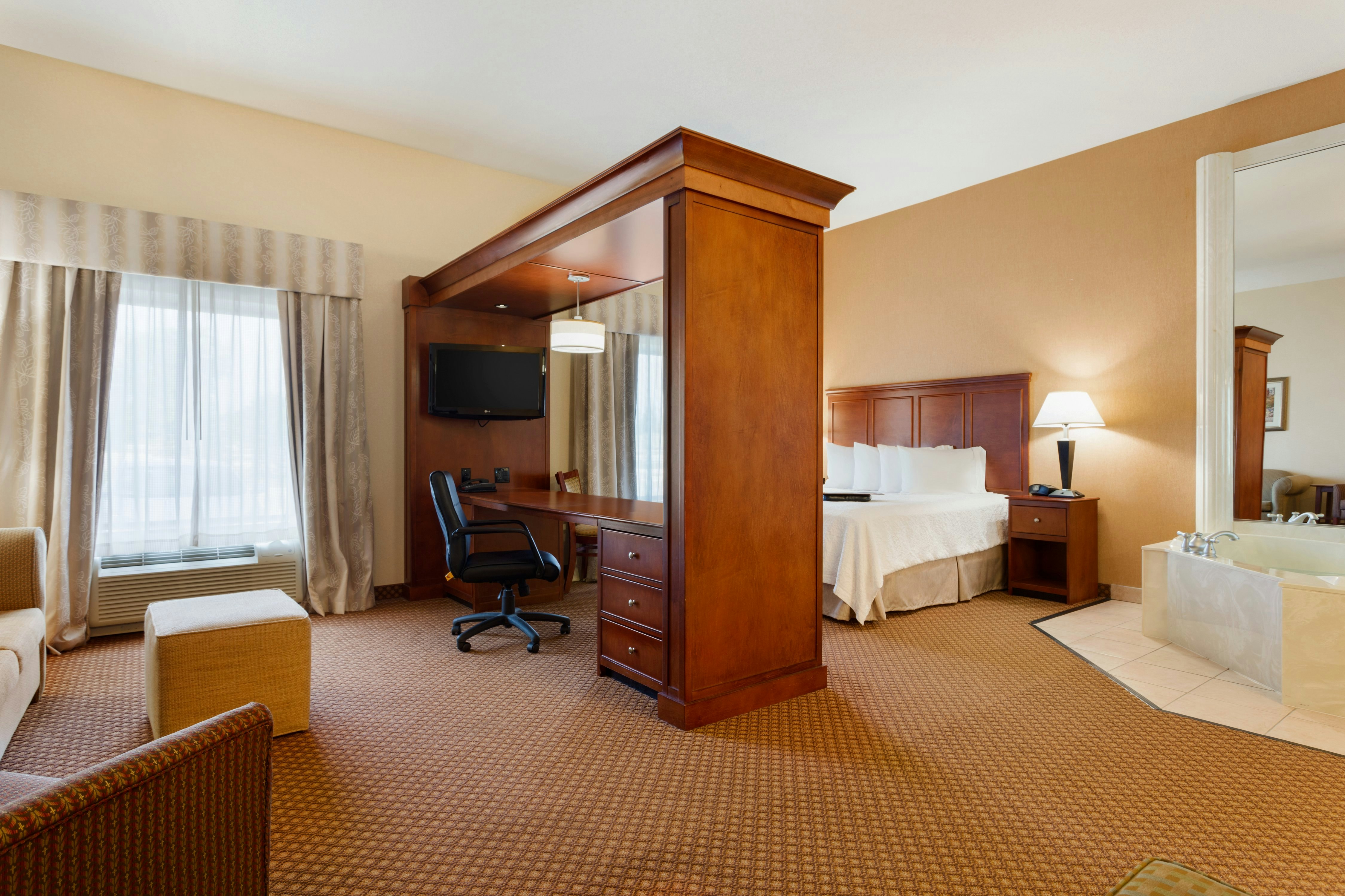 1 KING BED WHIRLPOOL NS