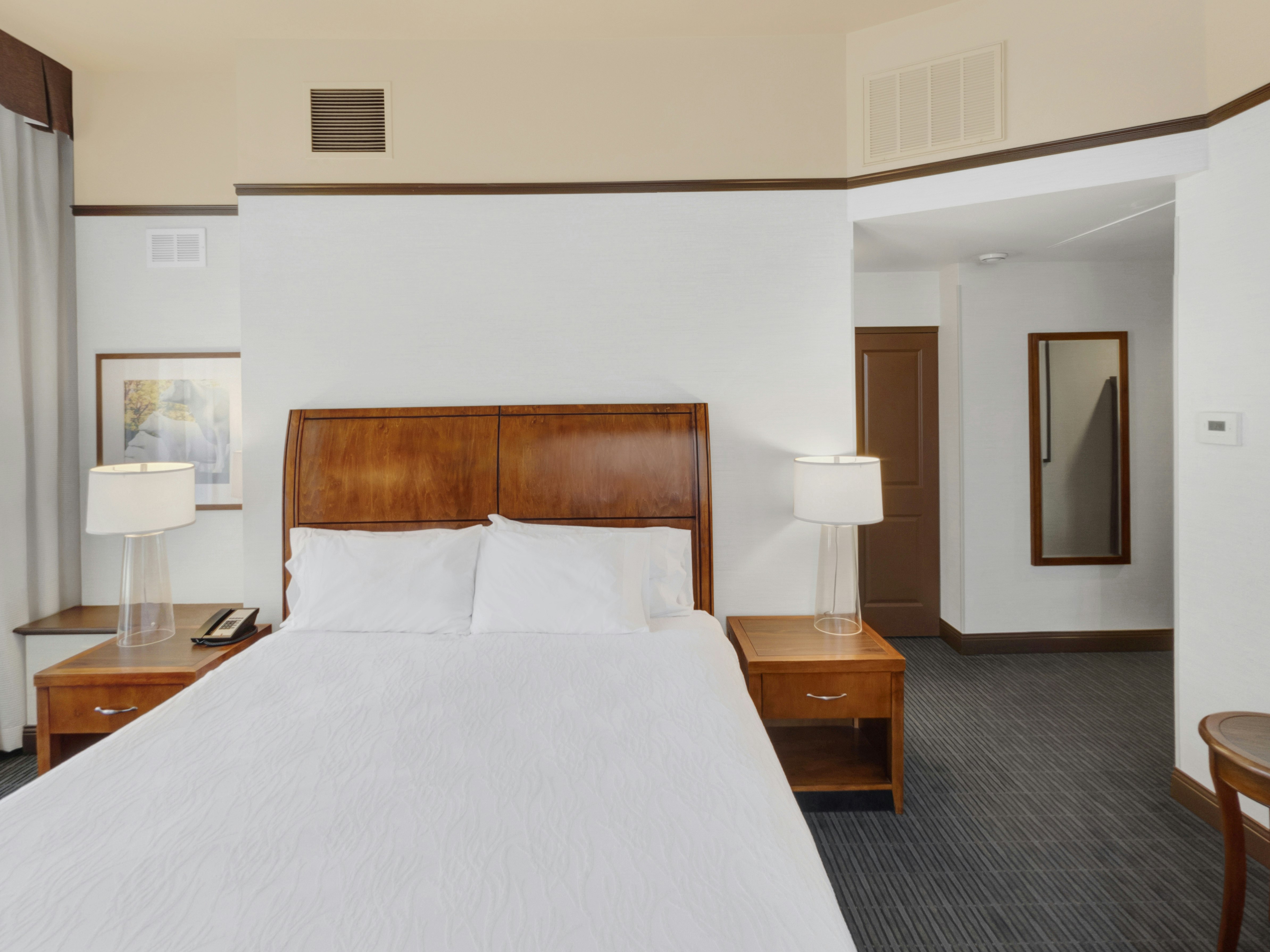 1 KING BED CORNER ROOM