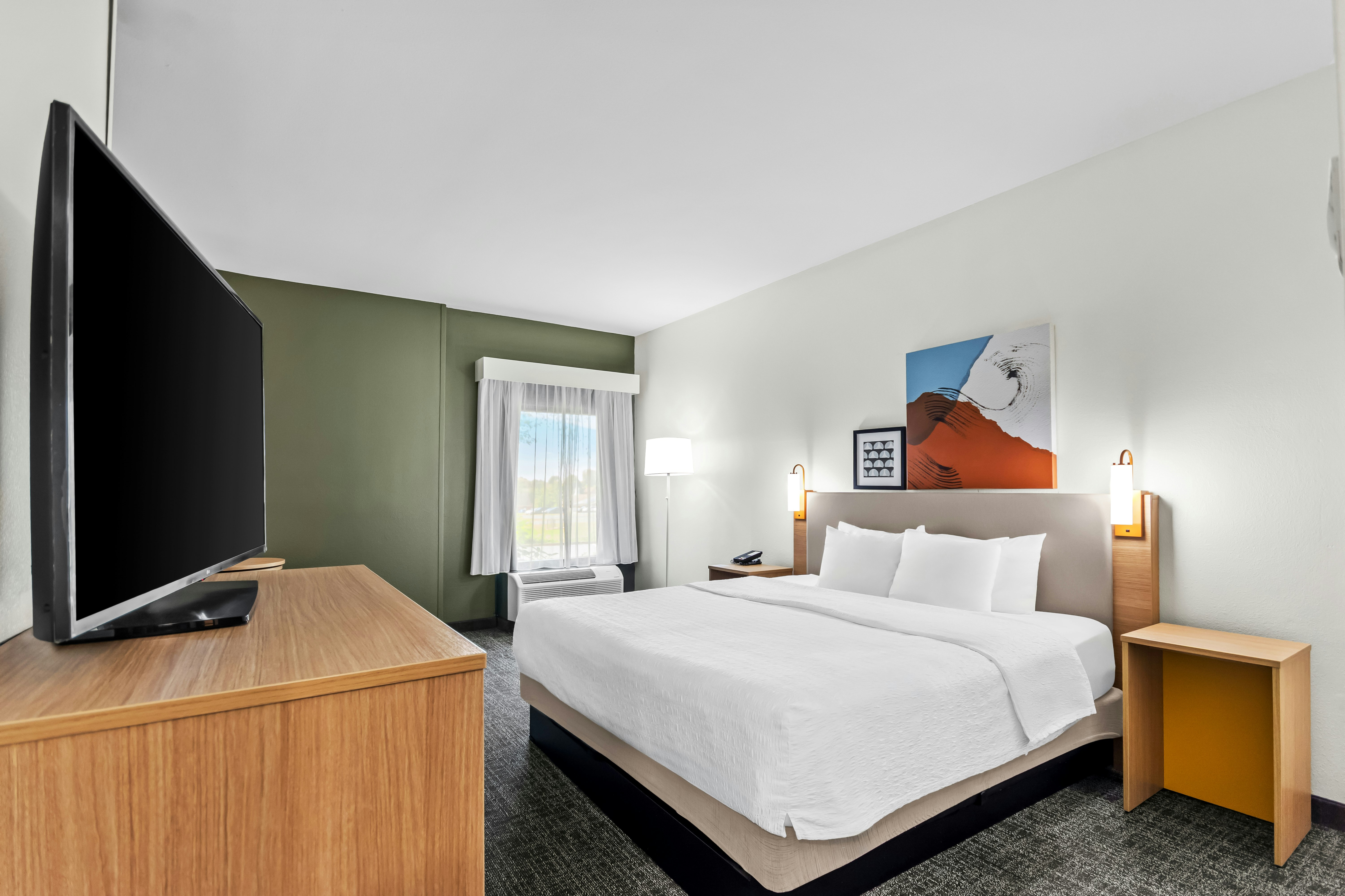 1 KING 1 BEDROOM SUITE