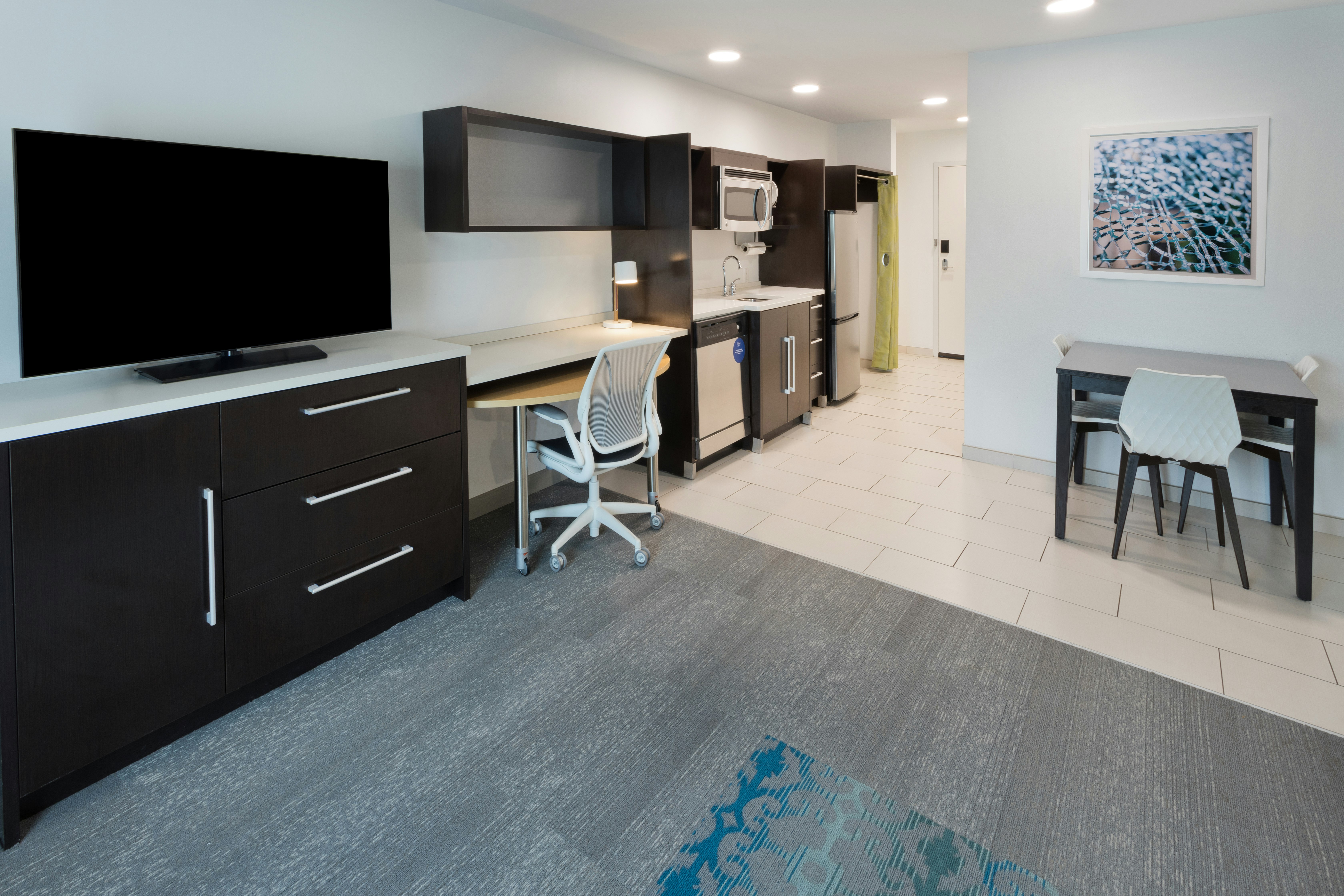 1 KING 1BDRM SUITE NONSMOK