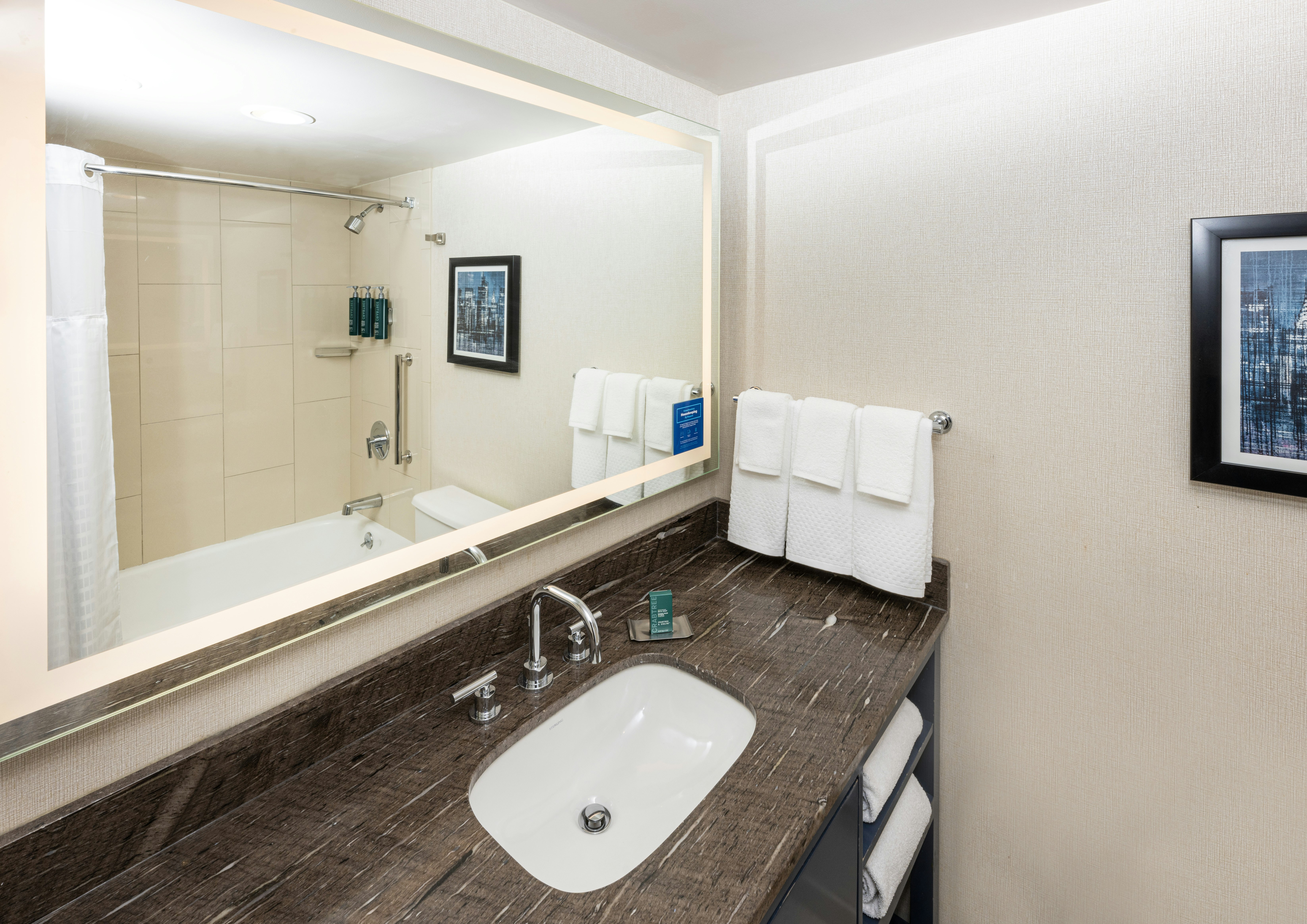 DoubleTree by Hilton Newark Airport