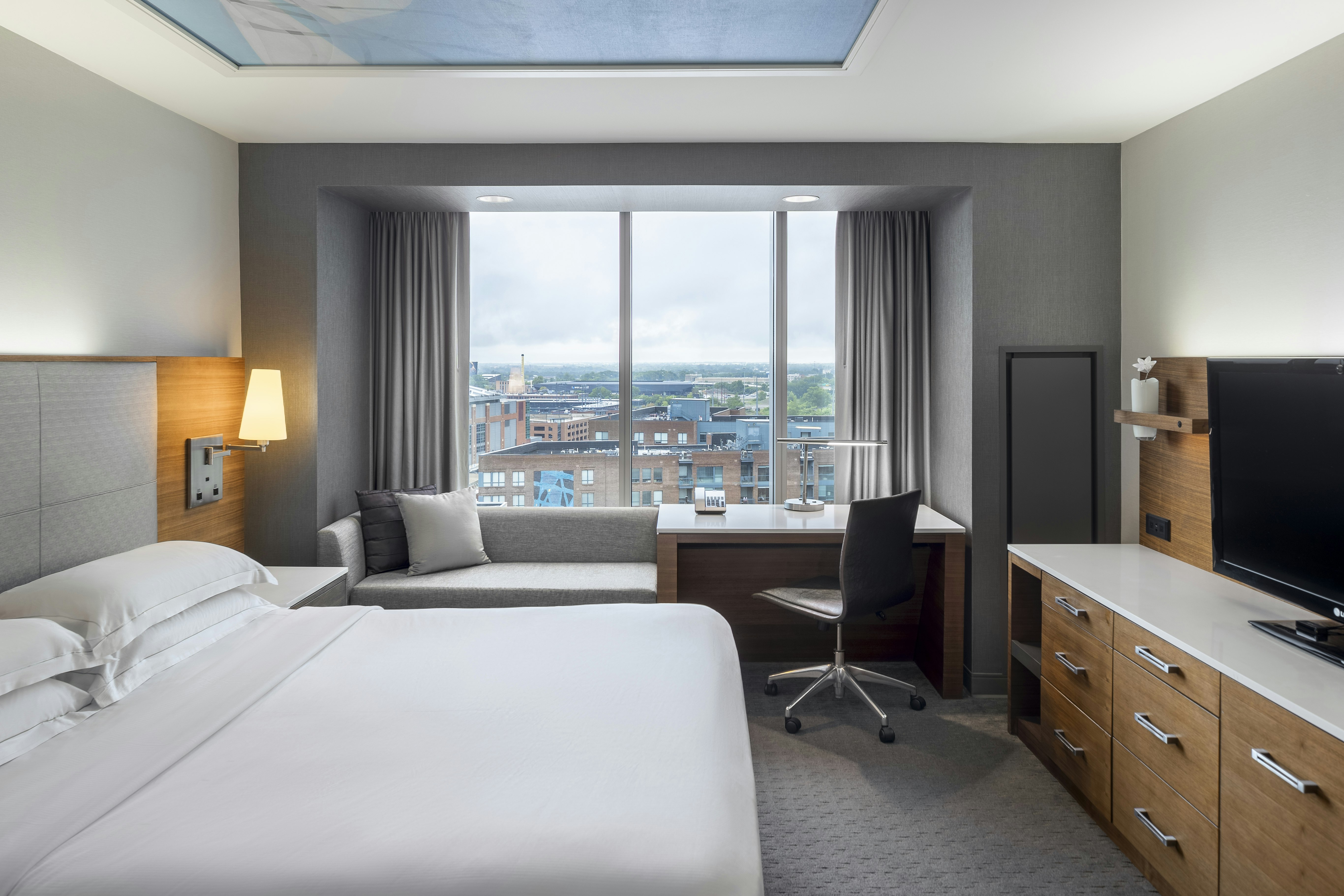 1 KING BED - VIEW