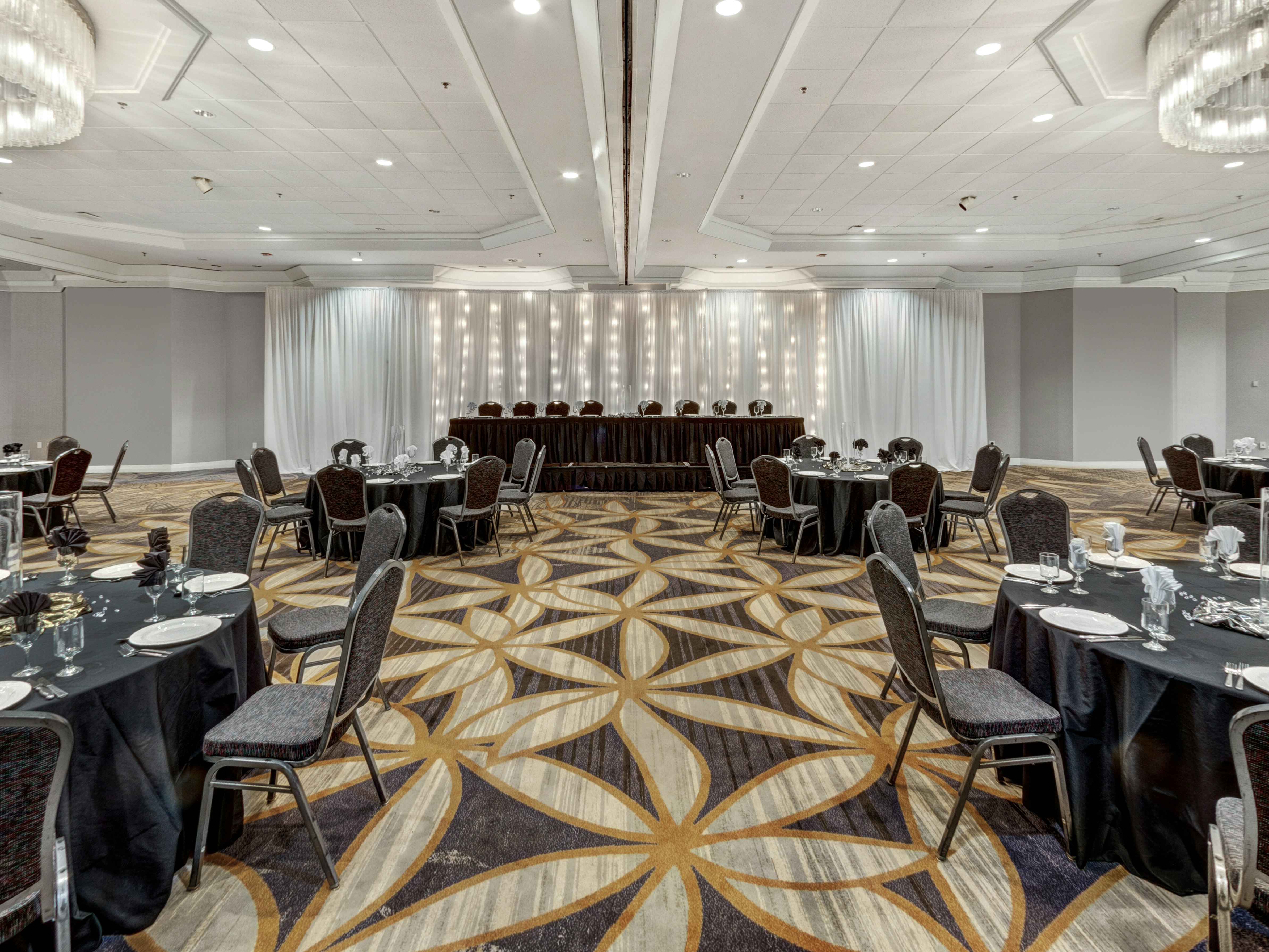 DoubleTree by Hilton Hotel Wichita Airport