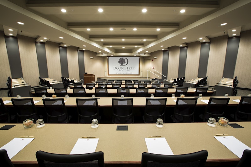 DoubleTree by Hilton Hotel Wichita Airport