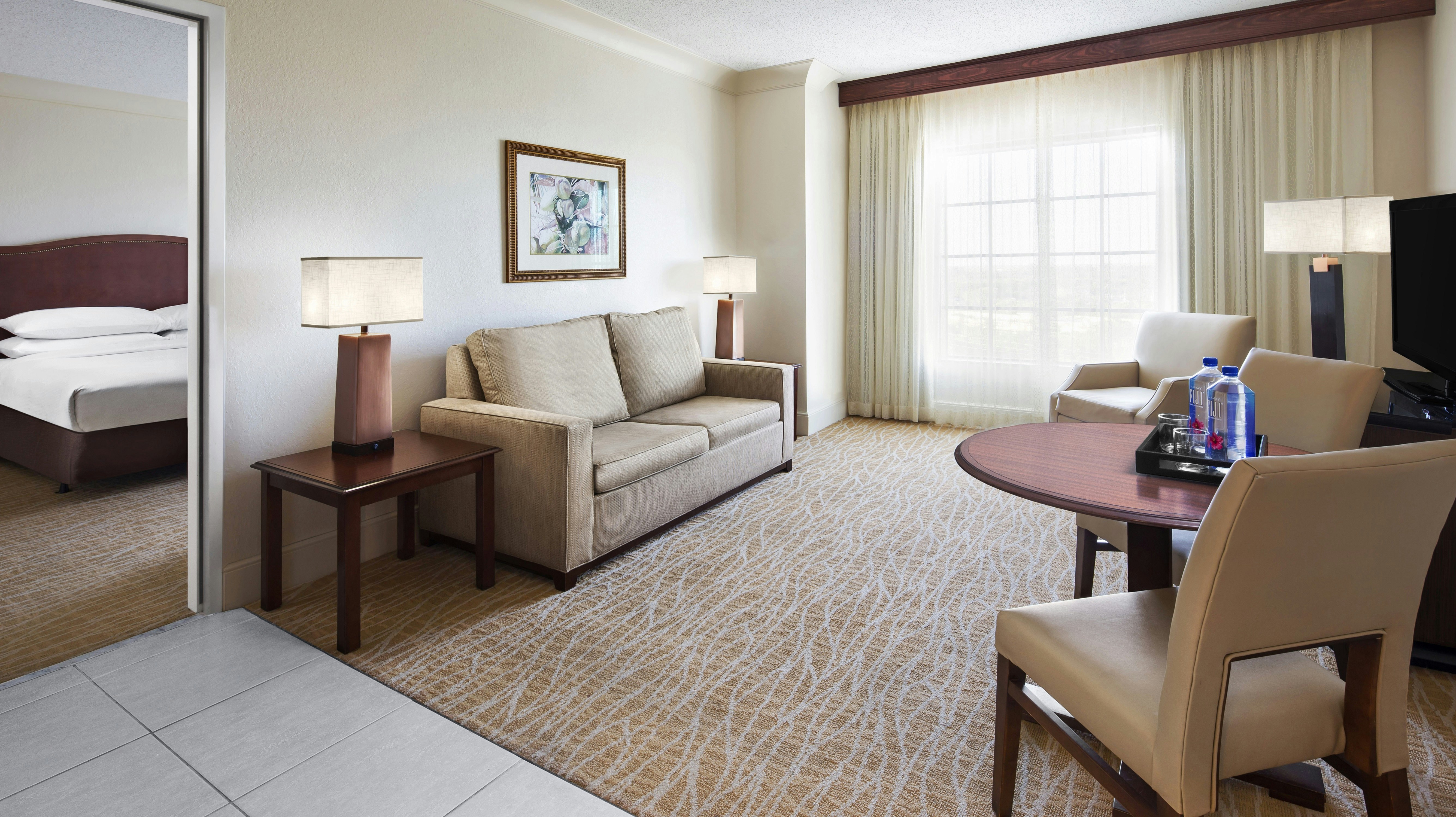 1KING BEDROOM DELUXE SUITE