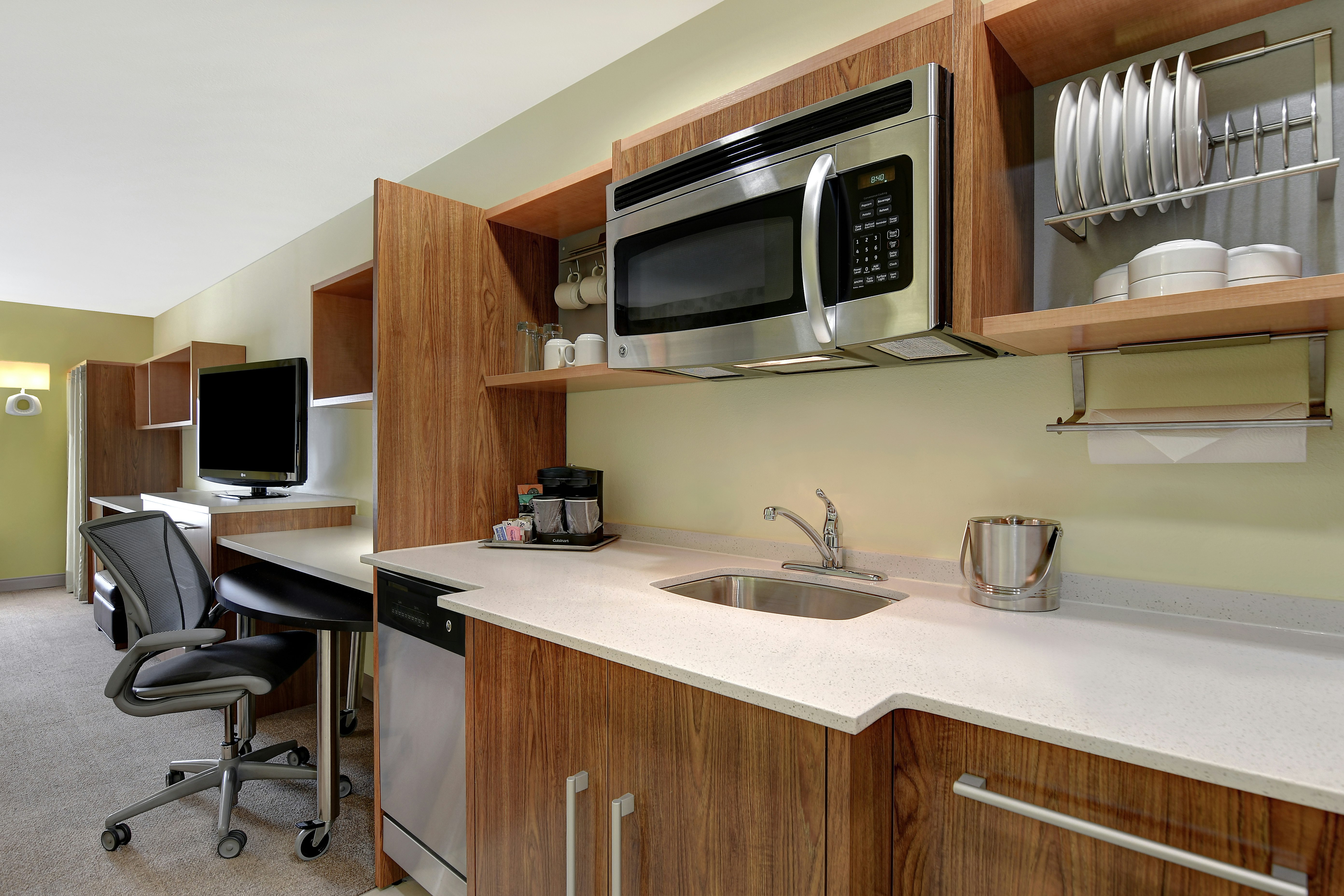 1 KING 1BDRM SUITE NONSMOK