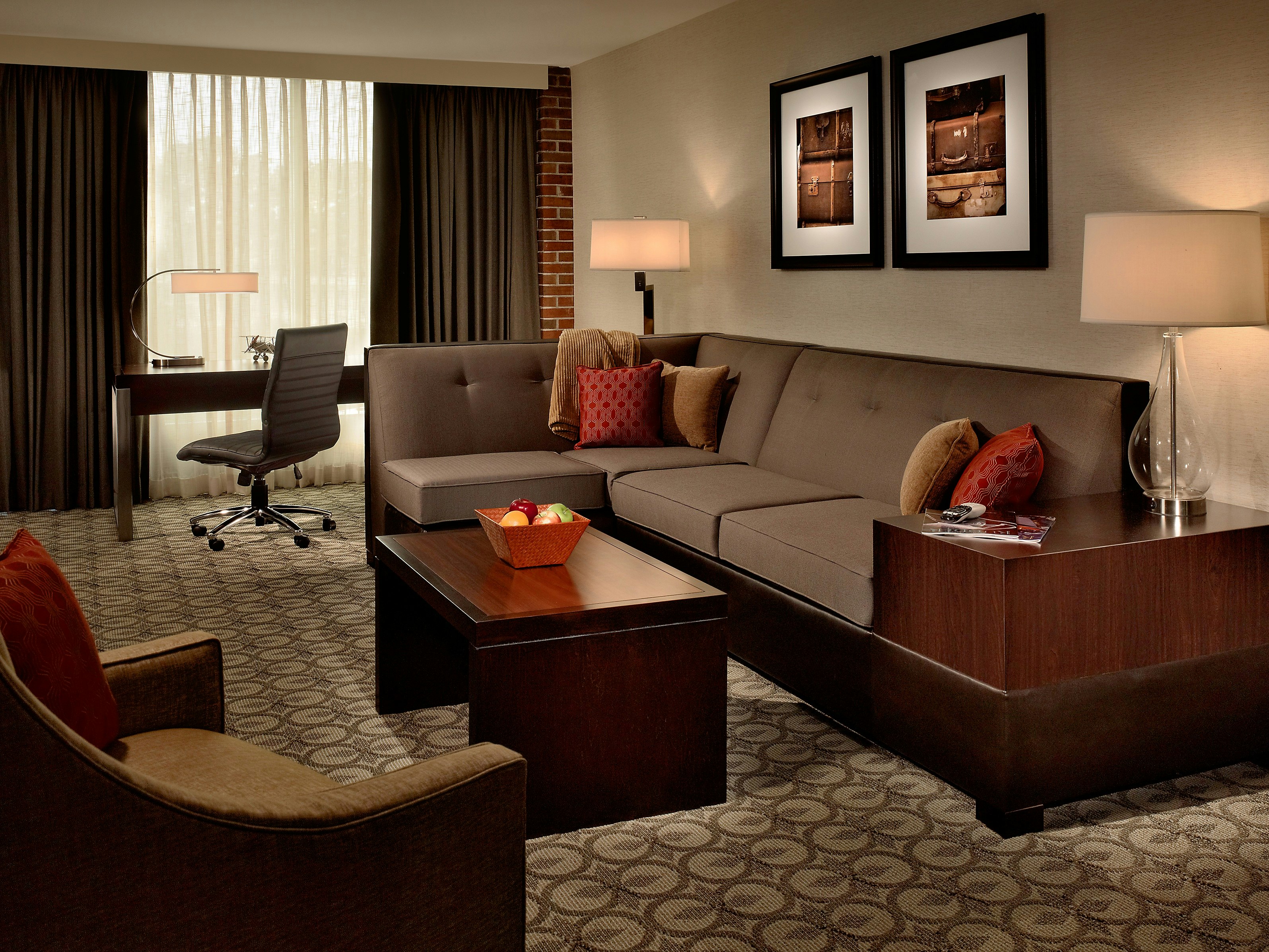 2 DBLS 2 ROOM SUITE NOSMK