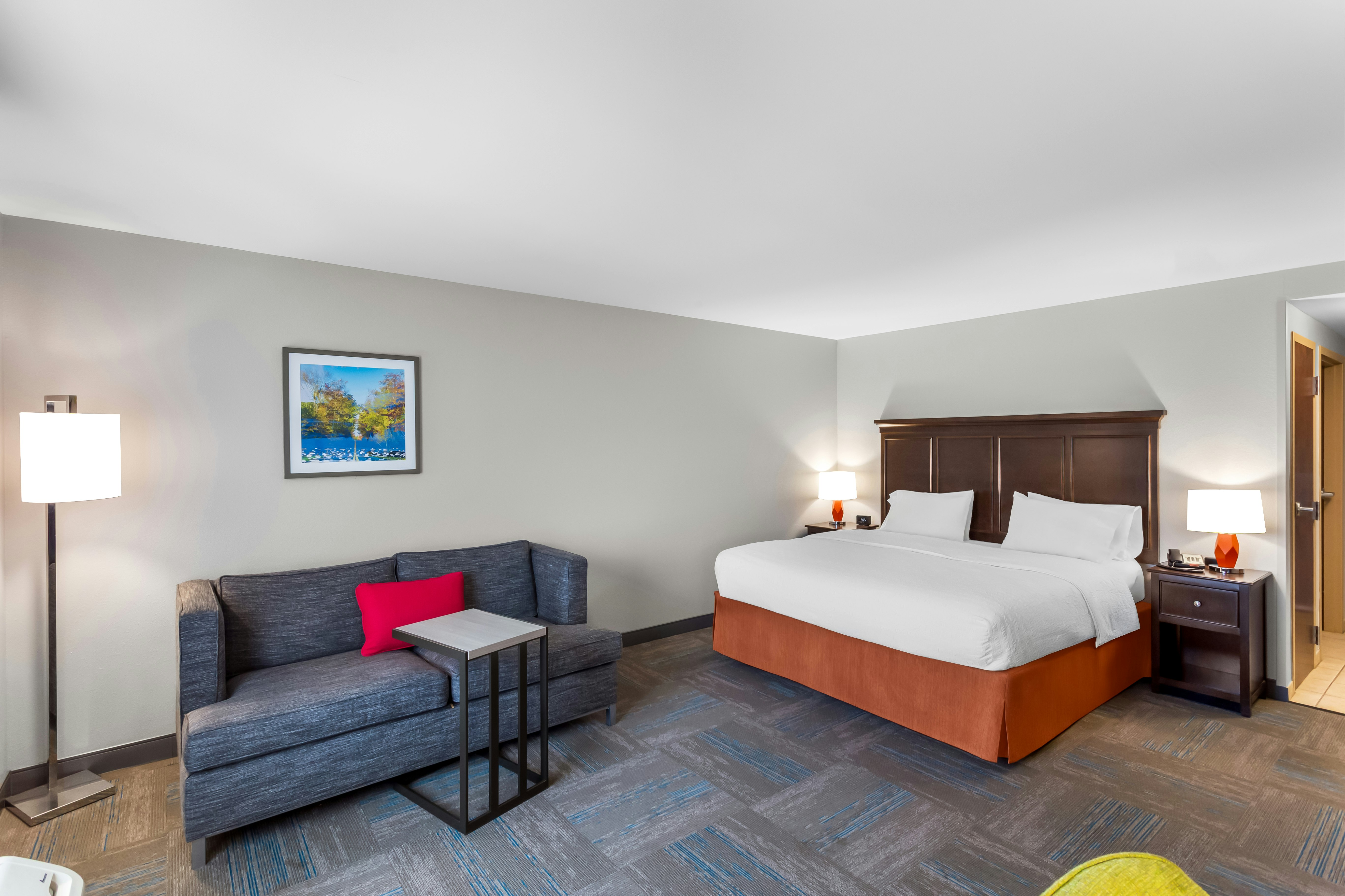 1 KING BED NS W/SOFABED