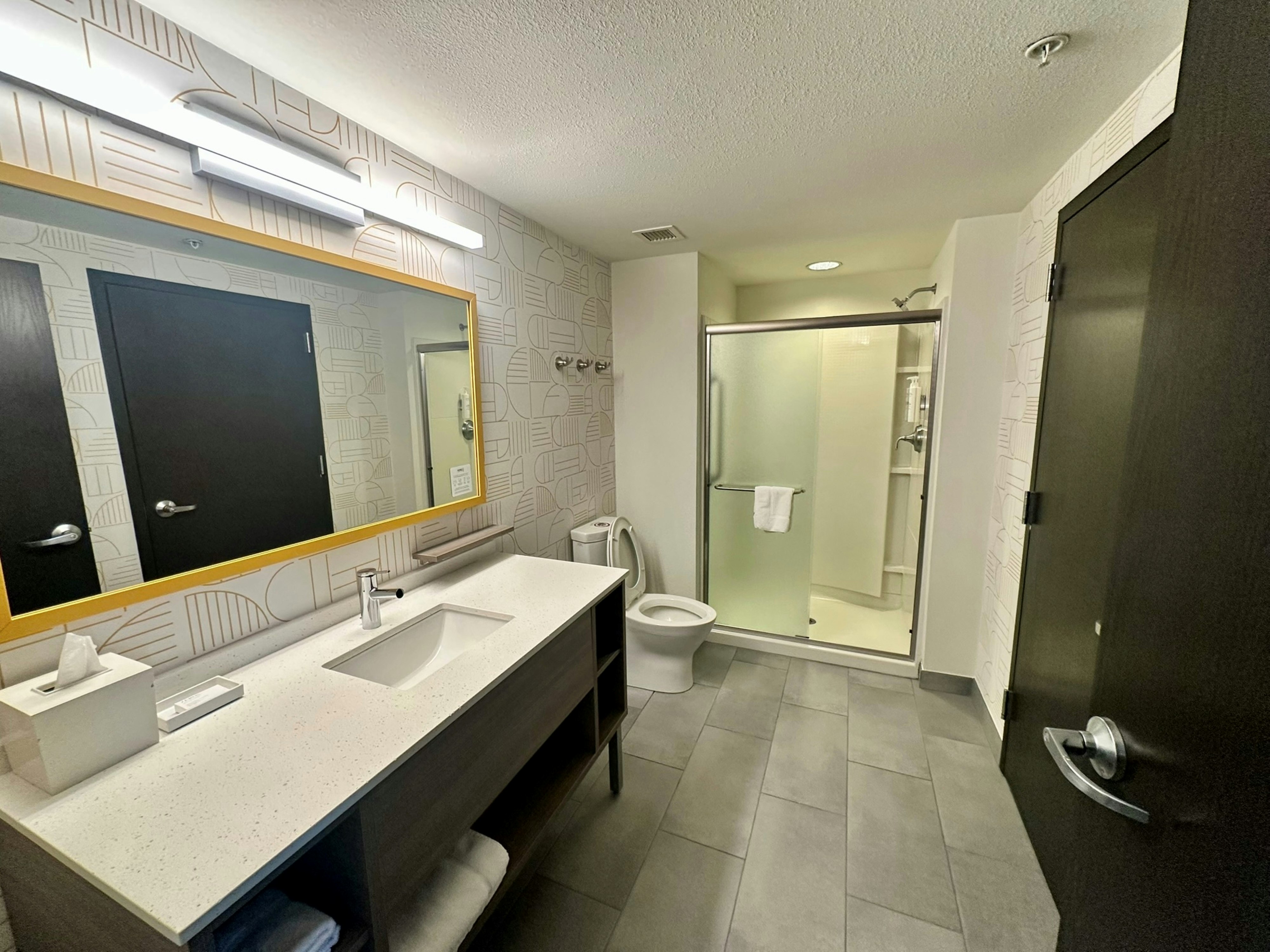 1 KING 1BDRM SUITE NONSMOK