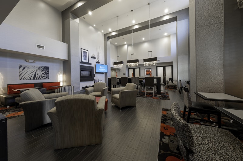 Hampton Inn & Suites DuPont