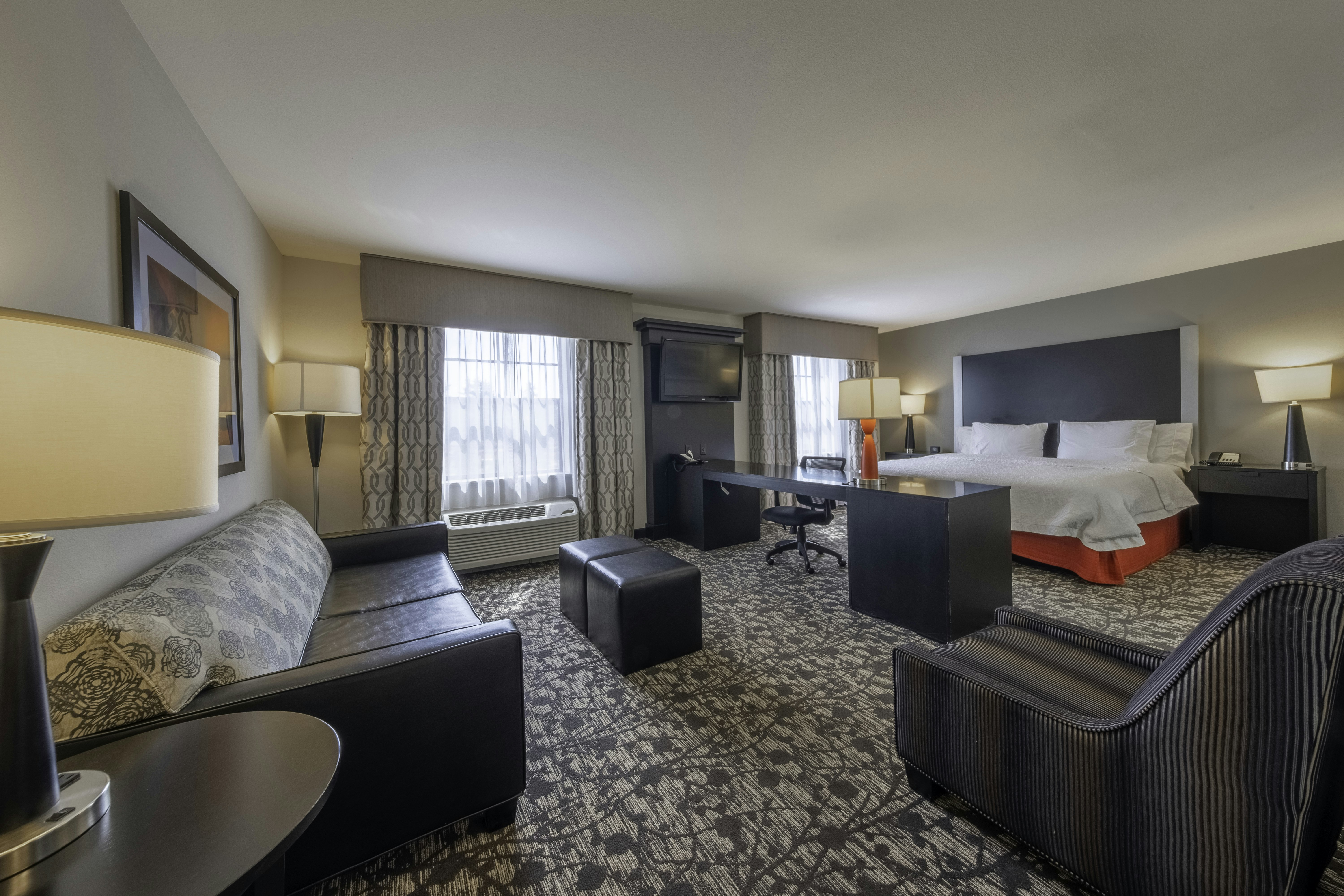 Hampton Inn & Suites DuPont