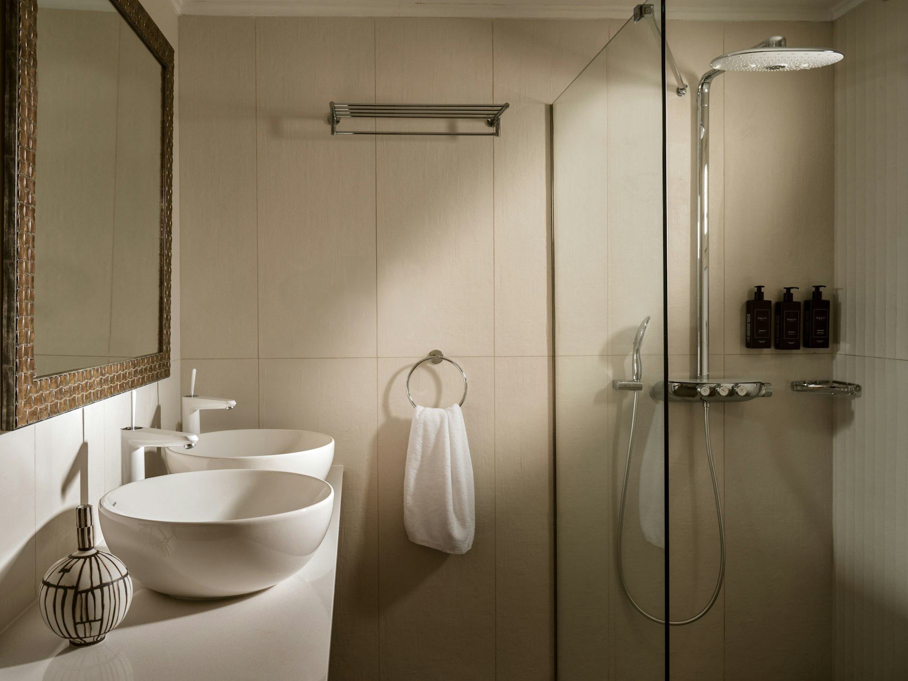 Sea Breeze Beach Resort, Curio by Hilton