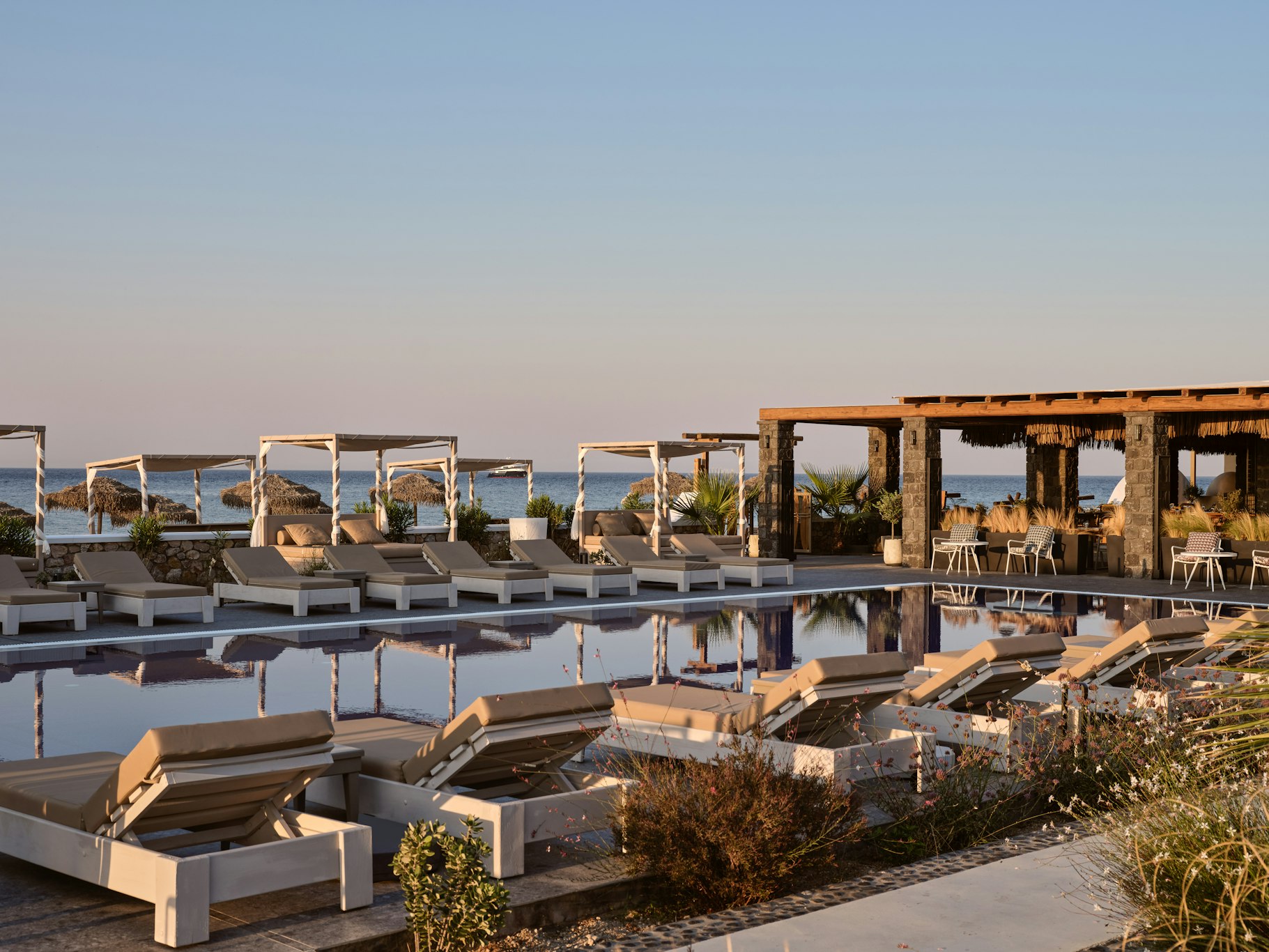 Sea Breeze Beach Resort, Curio by Hilton