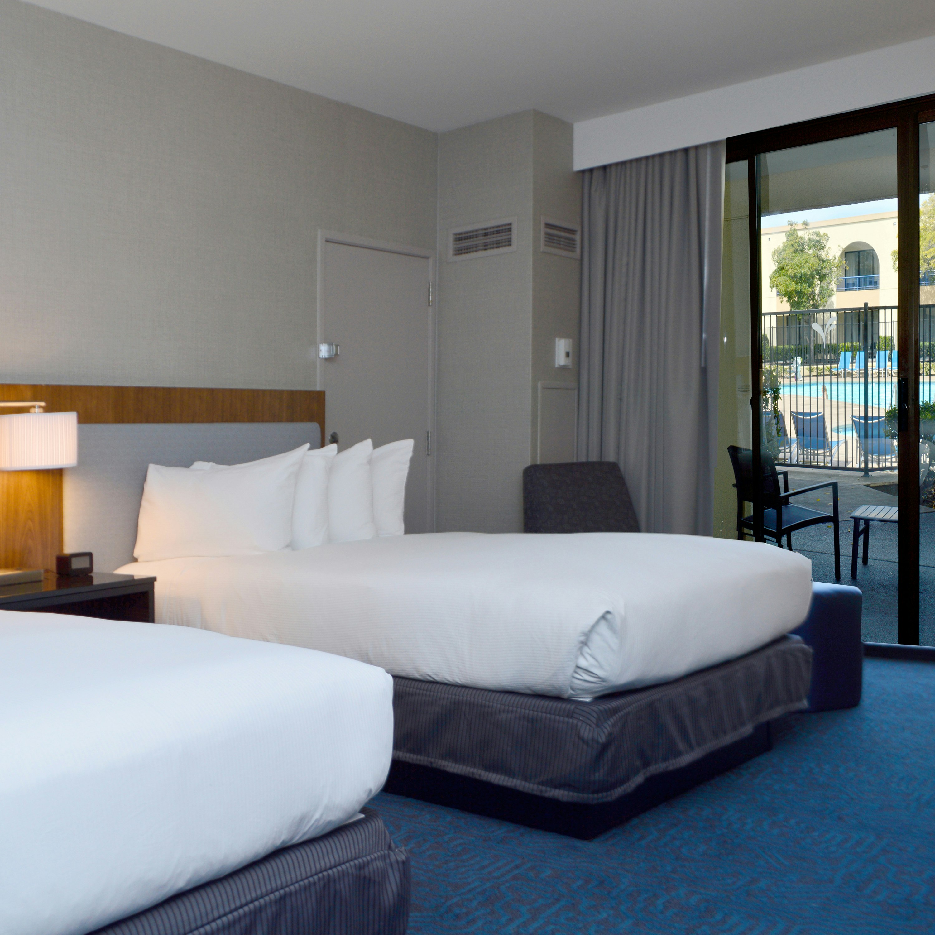 2 DOUBLE BEDS POOLSIDE