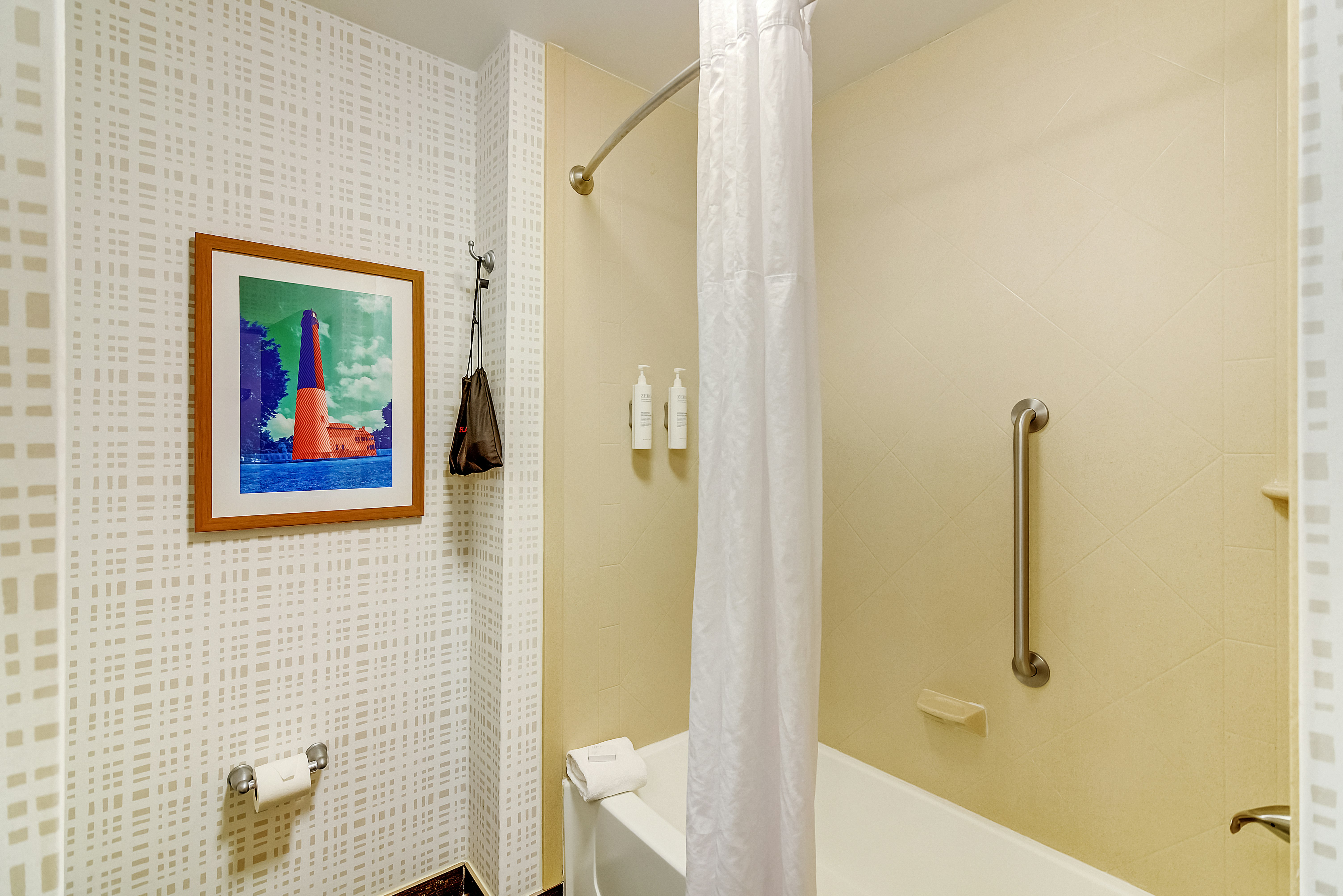 1 KNG ACCESSIBLE TUB NS