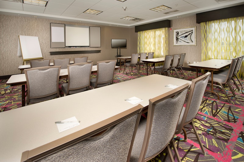 Hampton Inn & Suites Buffalo/Airport