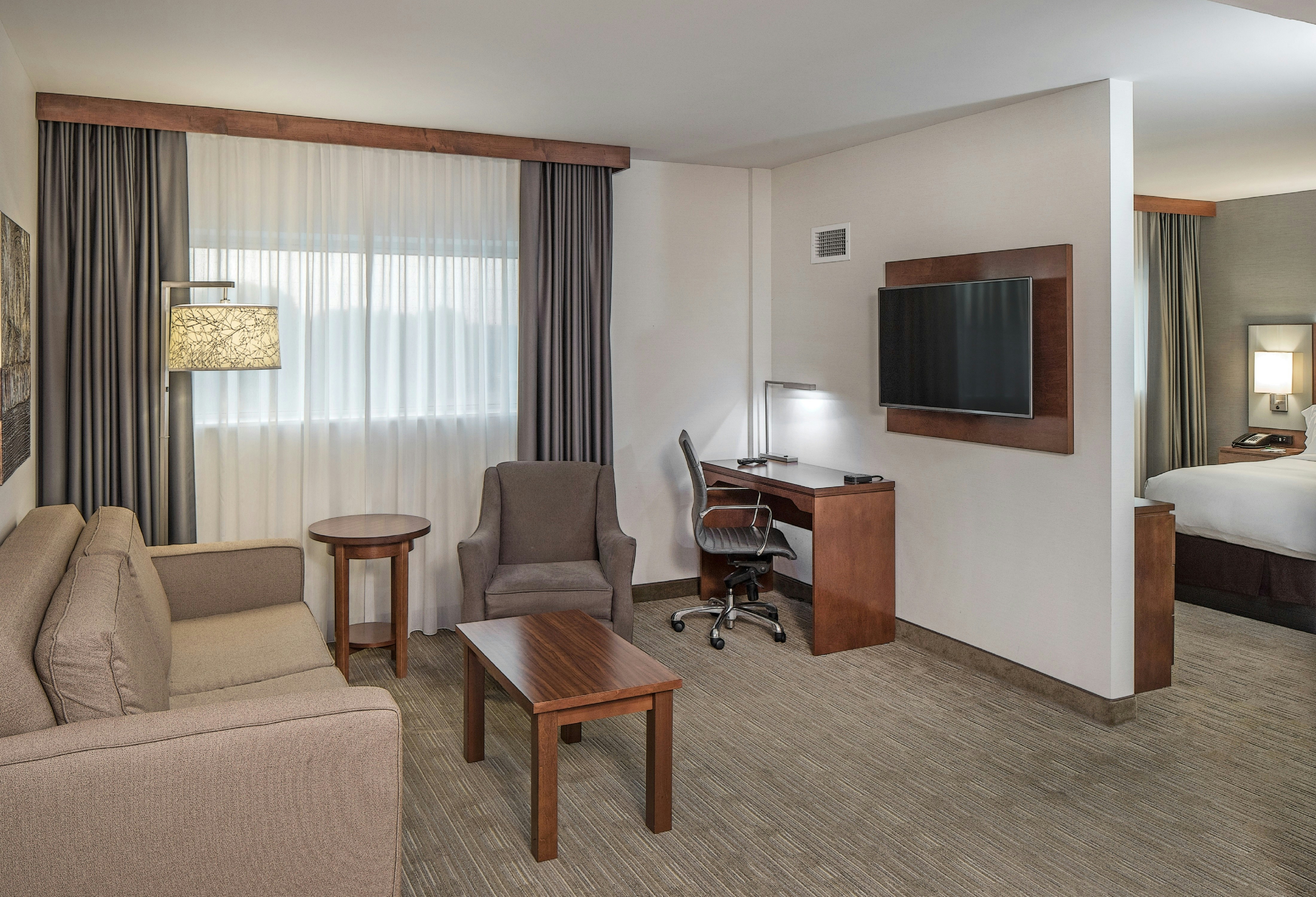 1 QUEEN TWO ROOM SUITE