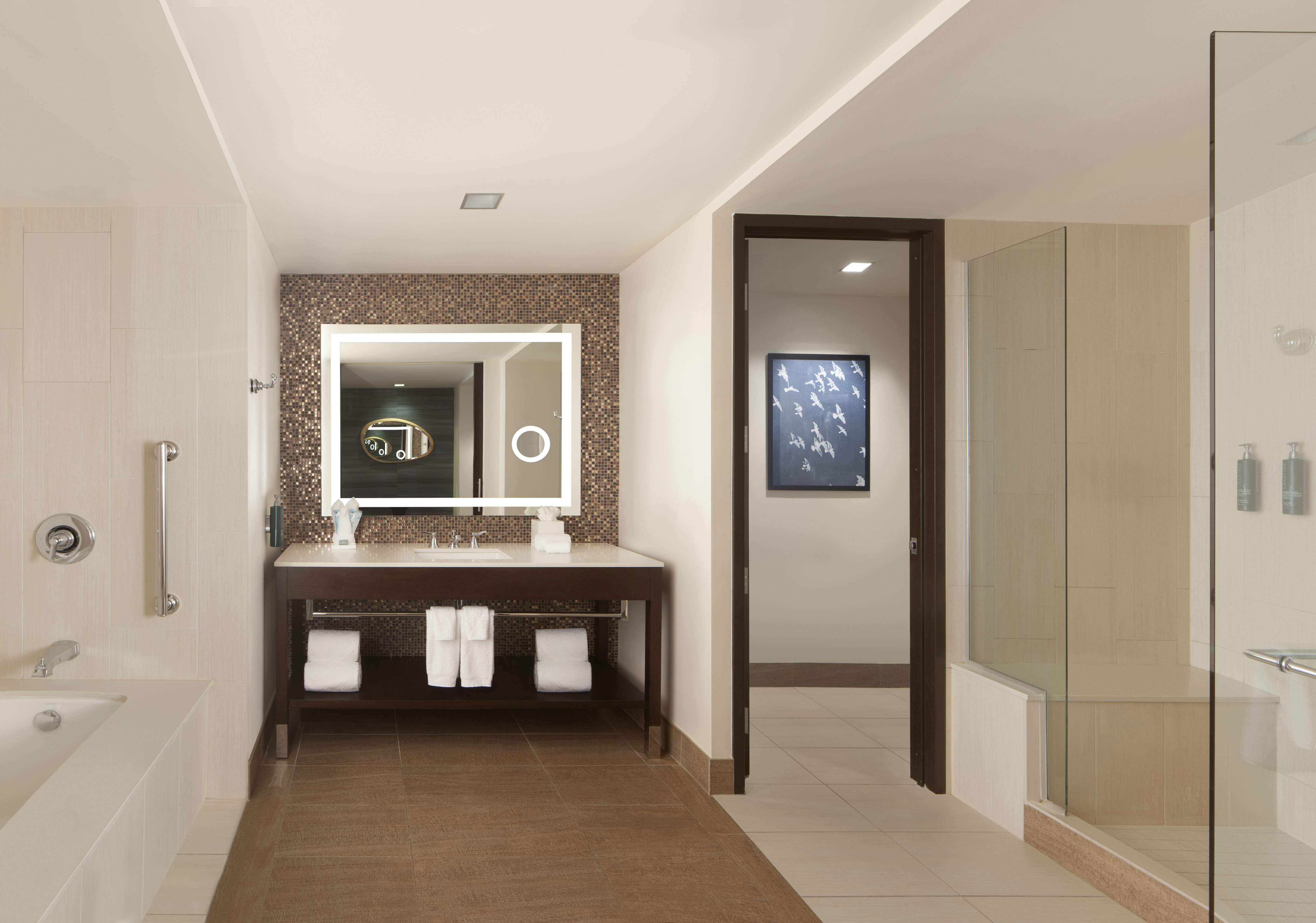 1 KING DELUXE STUDIO SUITE