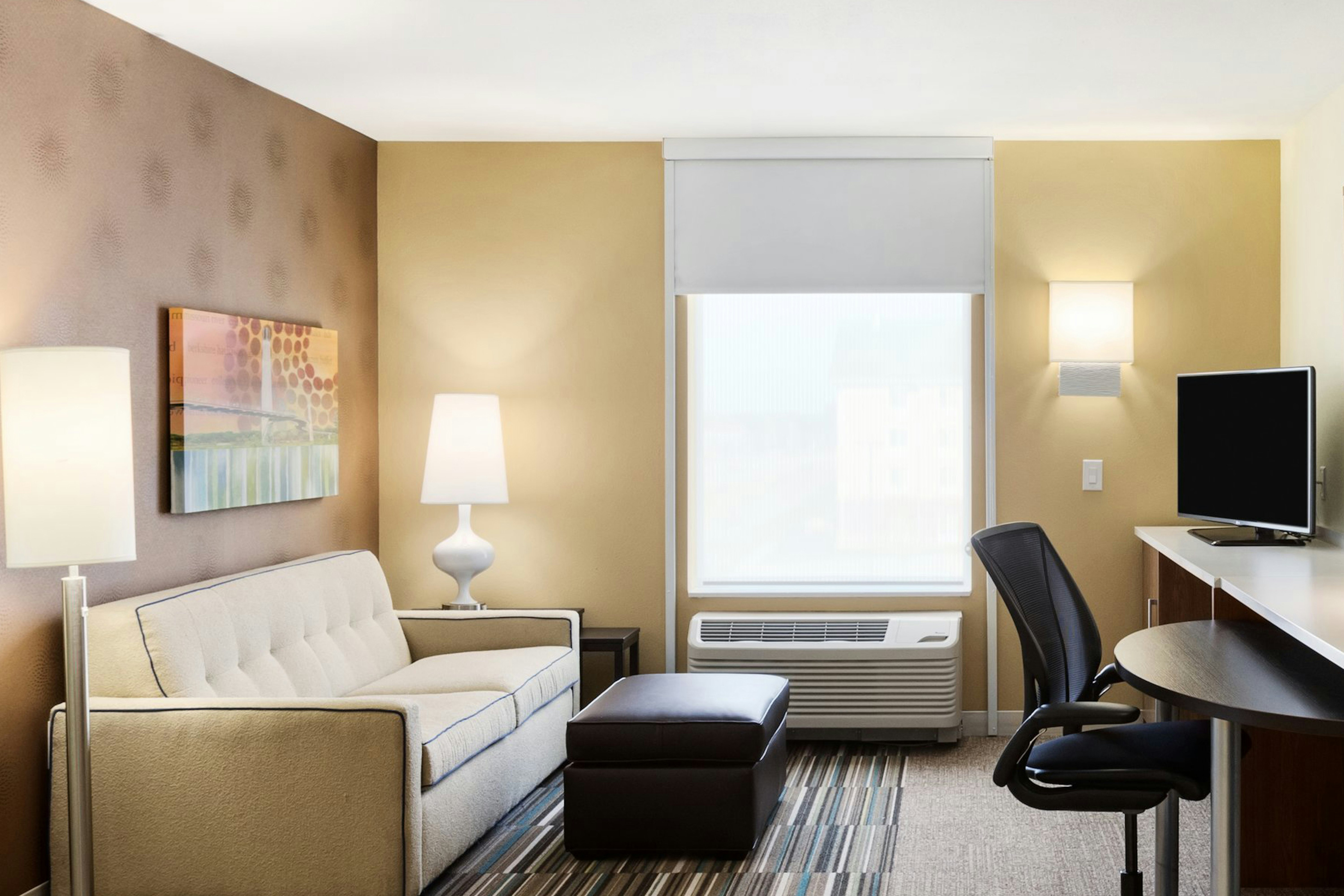 1 KING 1BDRM SUITE NONSMOK