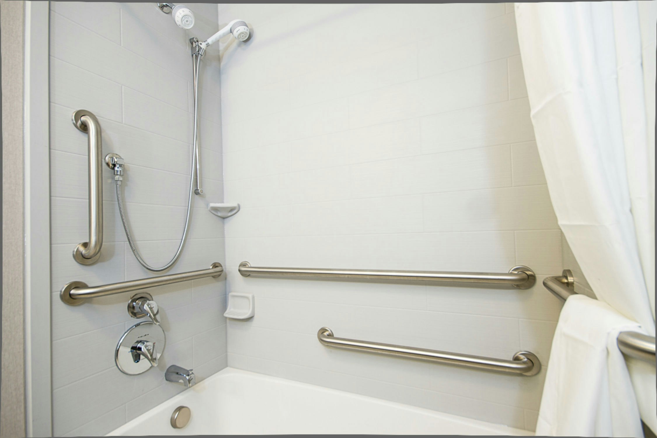 1 KNG BED MOBILE ACC TUB