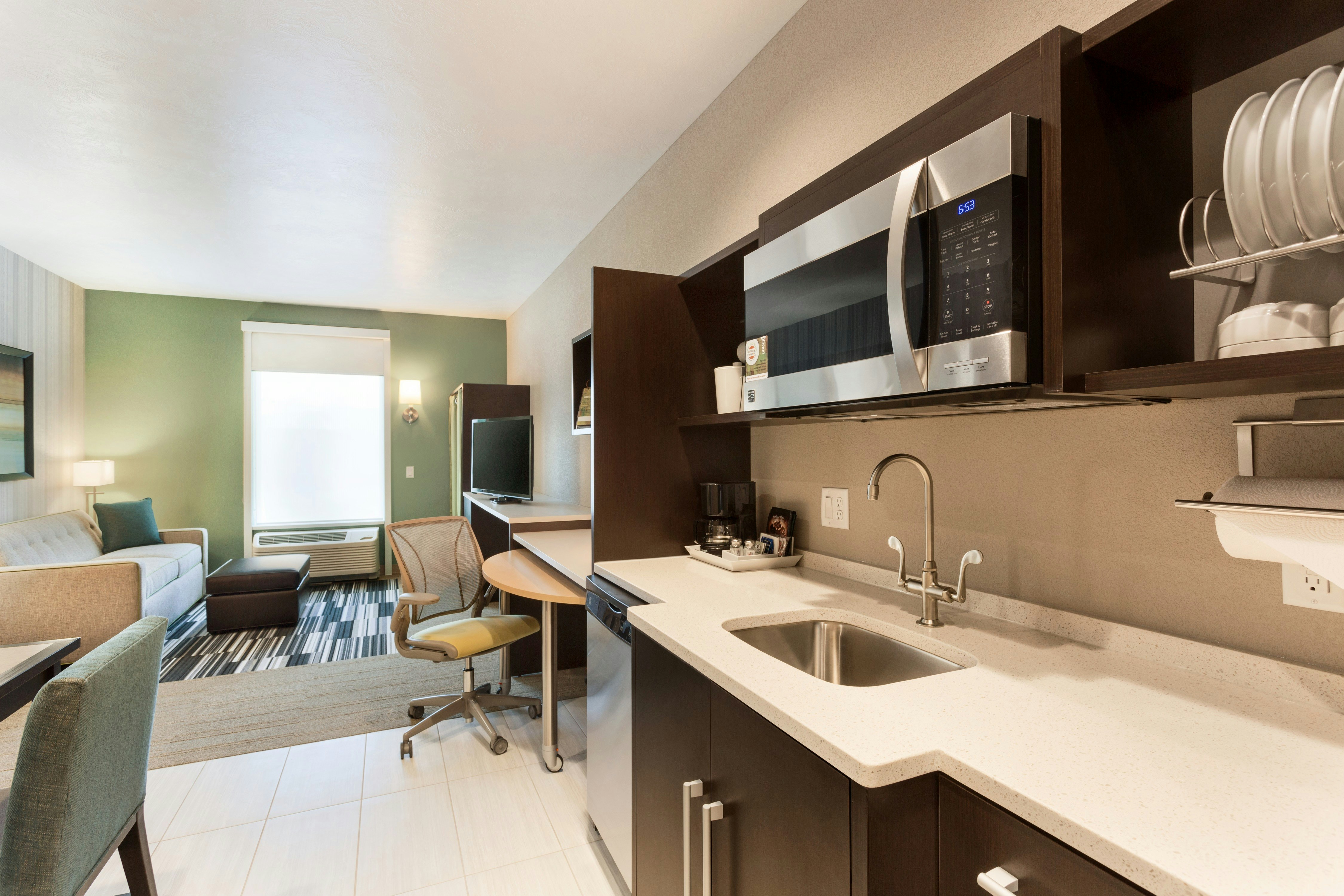 1 KING 1BDRM SUITE NONSMOK