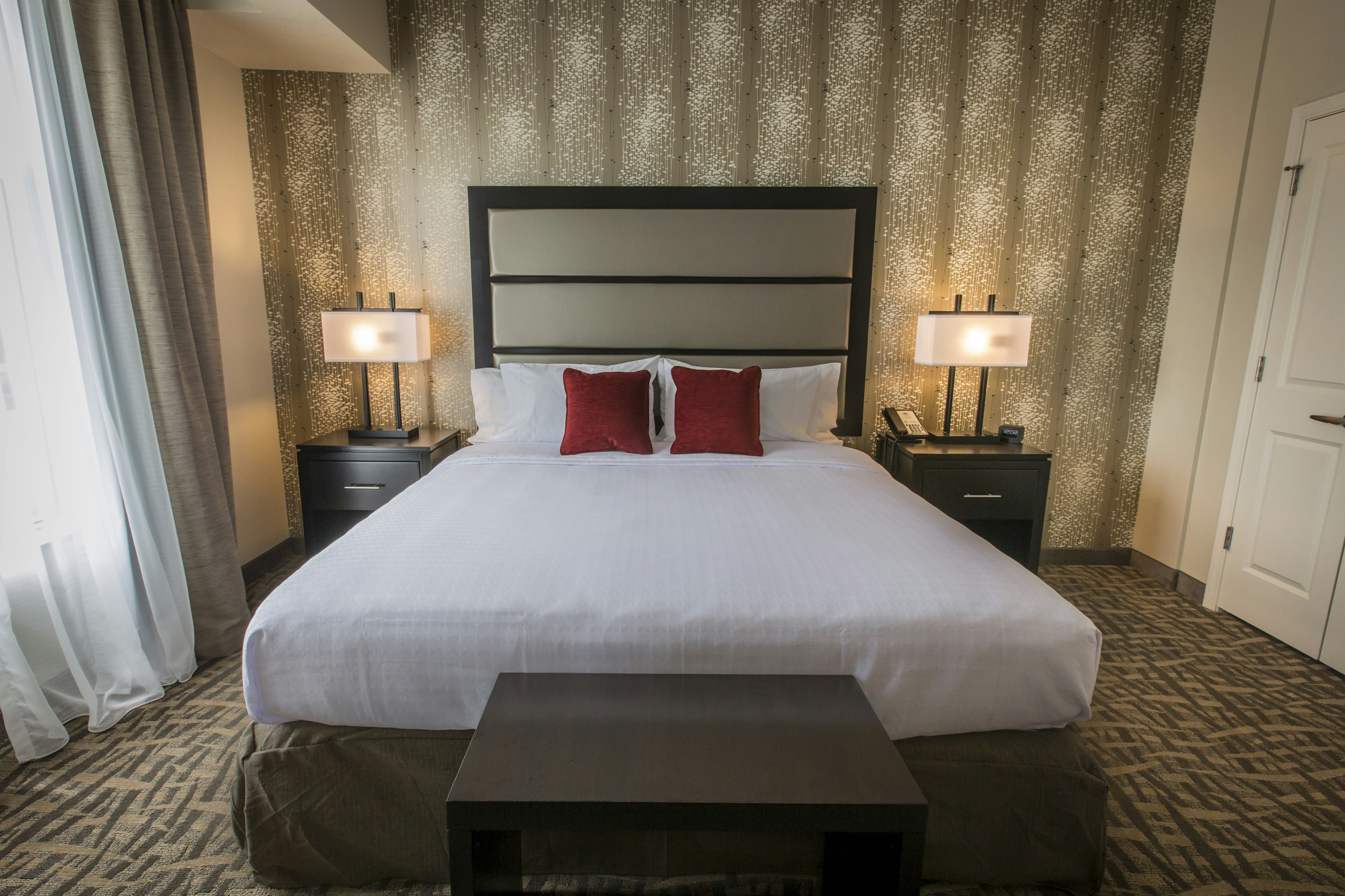 1 KING 1BDRM SUITE NONSMOK