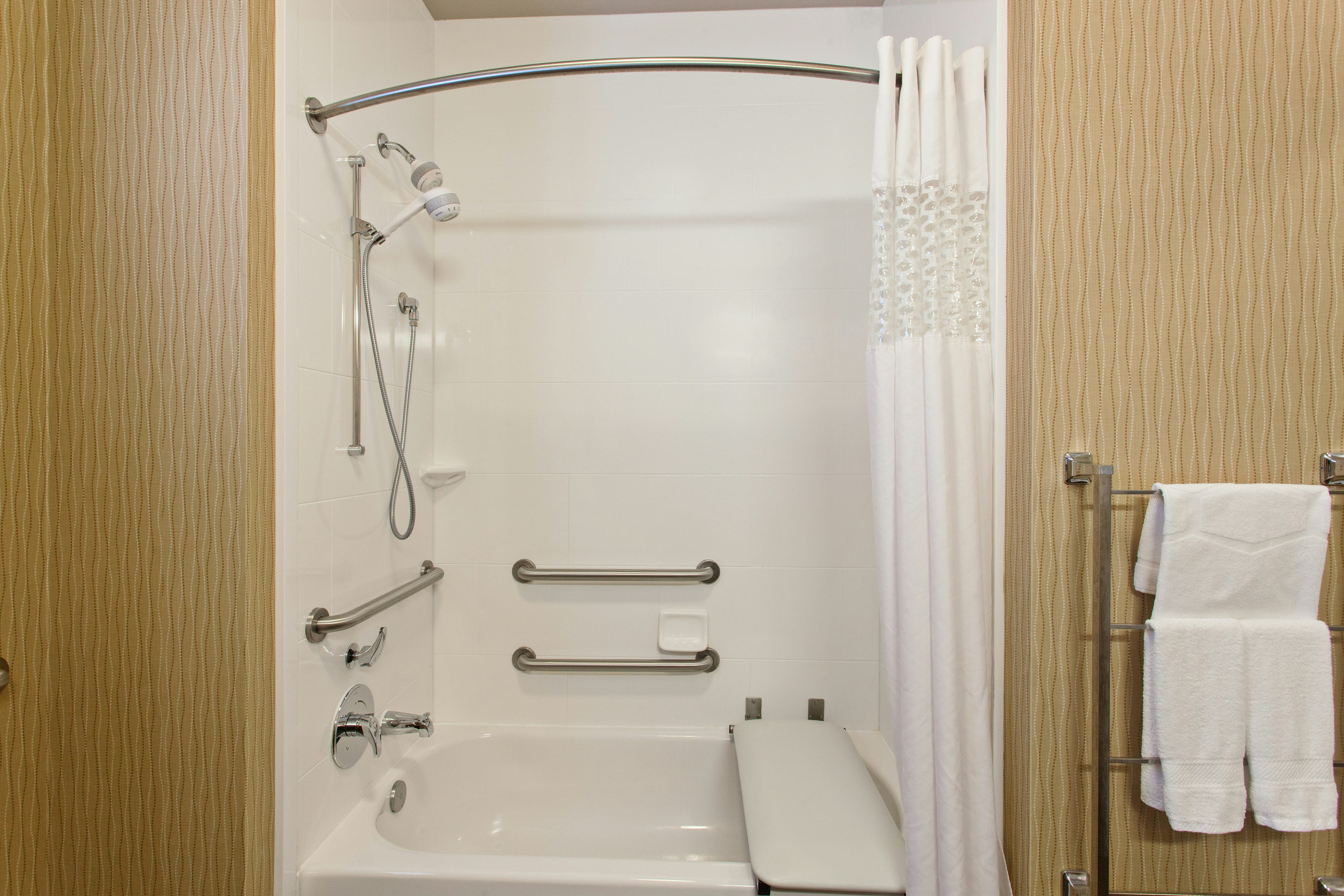1 KNG ACCESSIBLE TUB NS