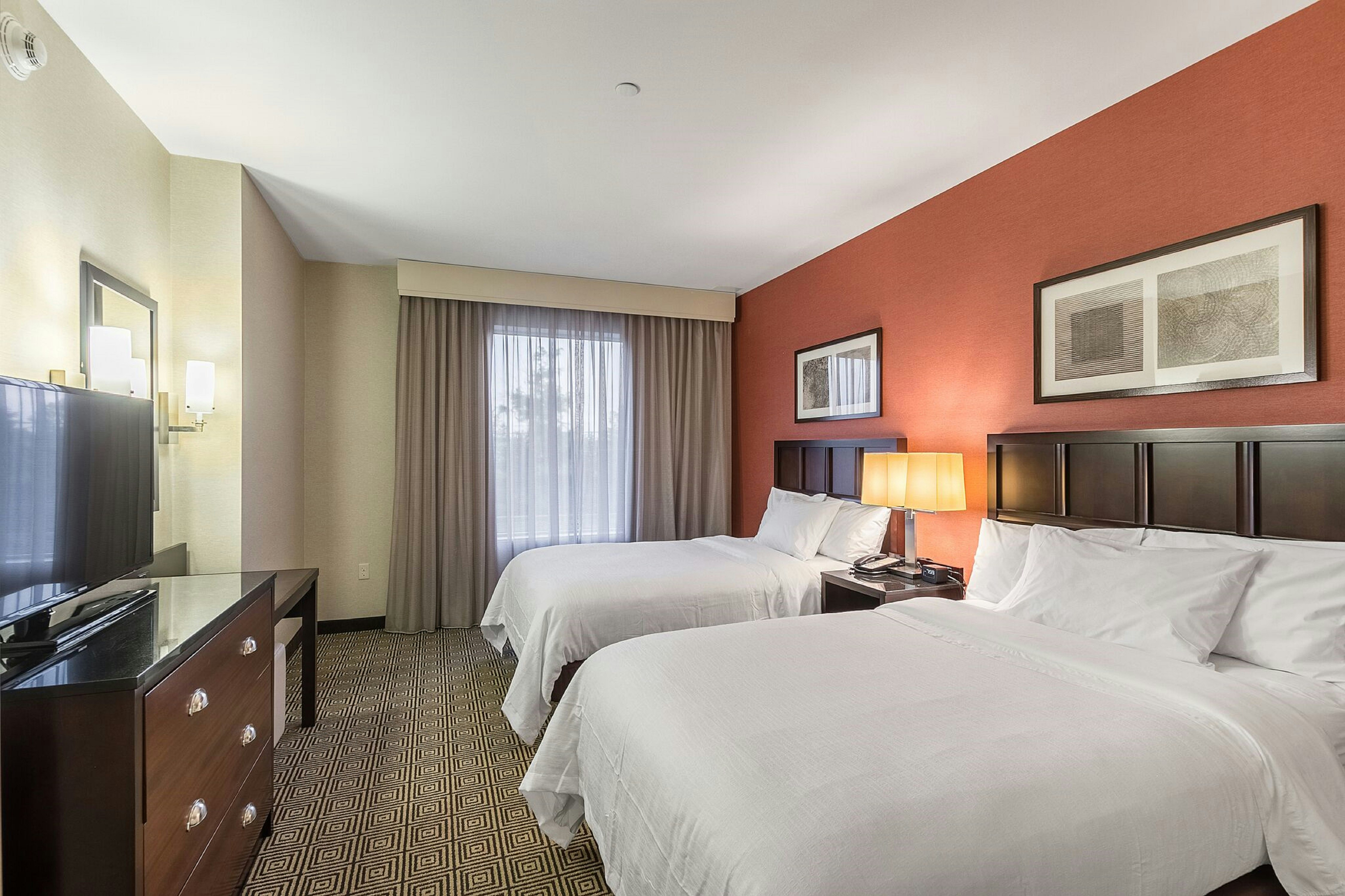 2 DBLS 2 ROOM SUITE W/SOFA