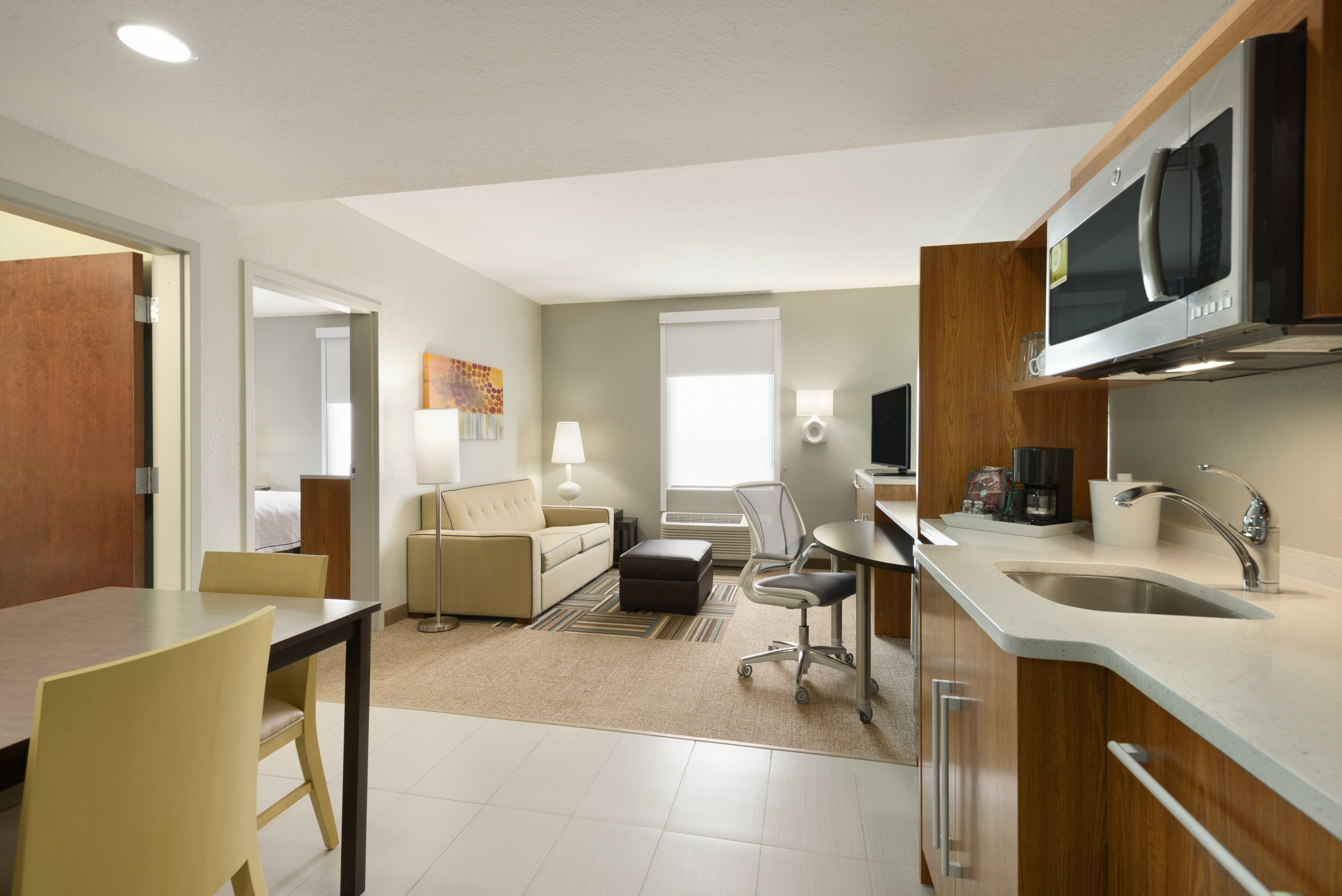 1 KING 1BDRM SUITE NONSMOK