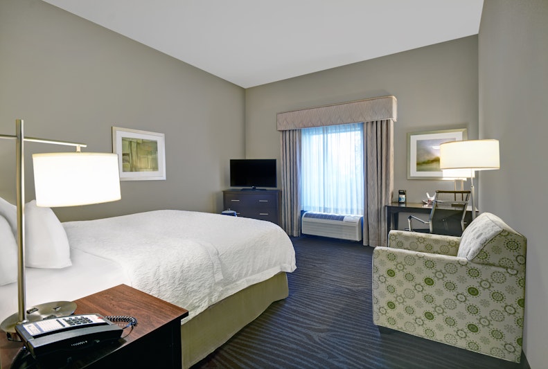 Hampton Inn & Suites Robbinsville
