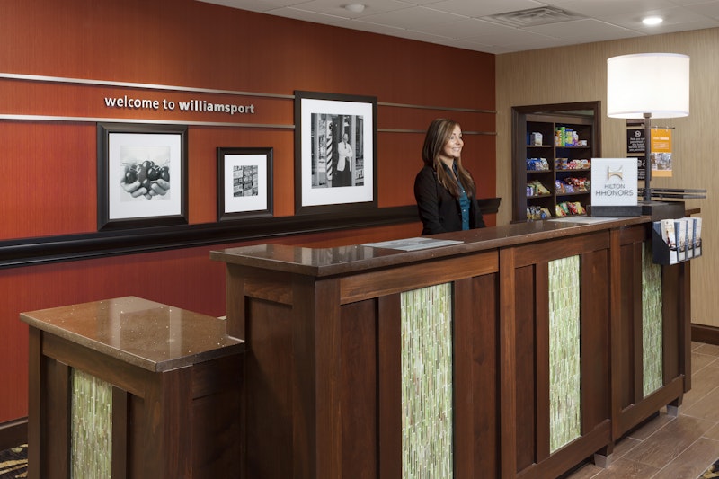 Hampton Inn & Suites Williamsport-Faxon Exit