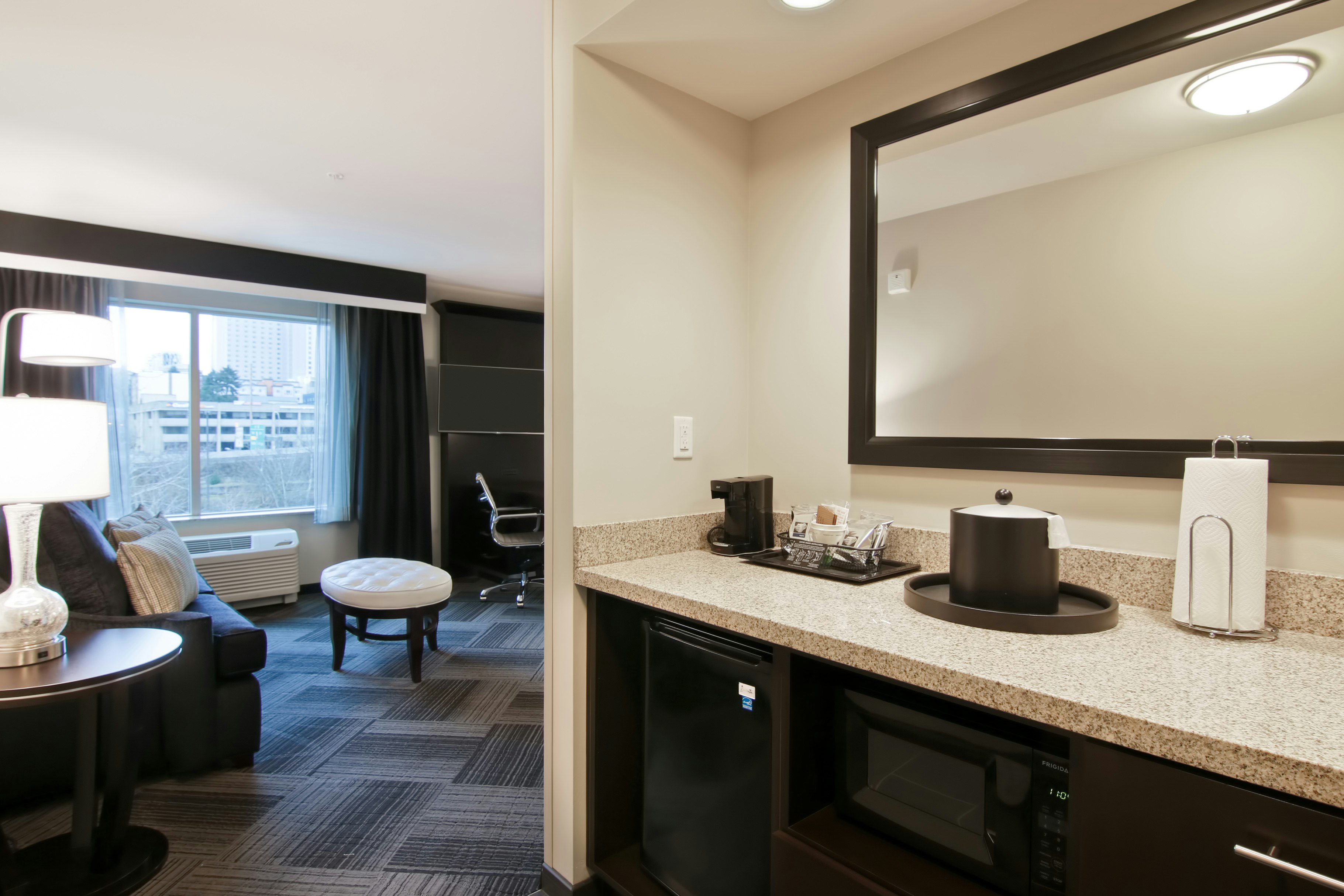 Hampton Inn & Suites Bellevue Downtown-Seattle