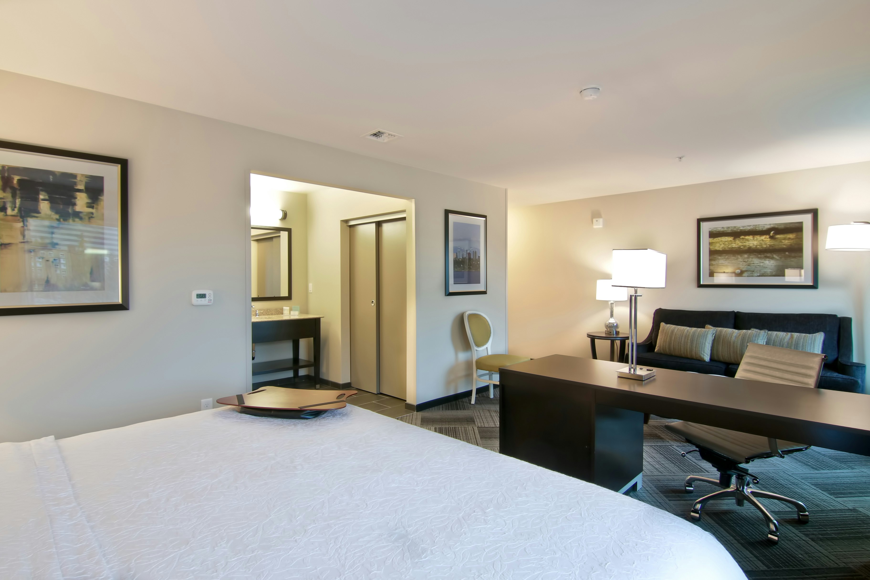Hampton Inn & Suites Bellevue Downtown-Seattle