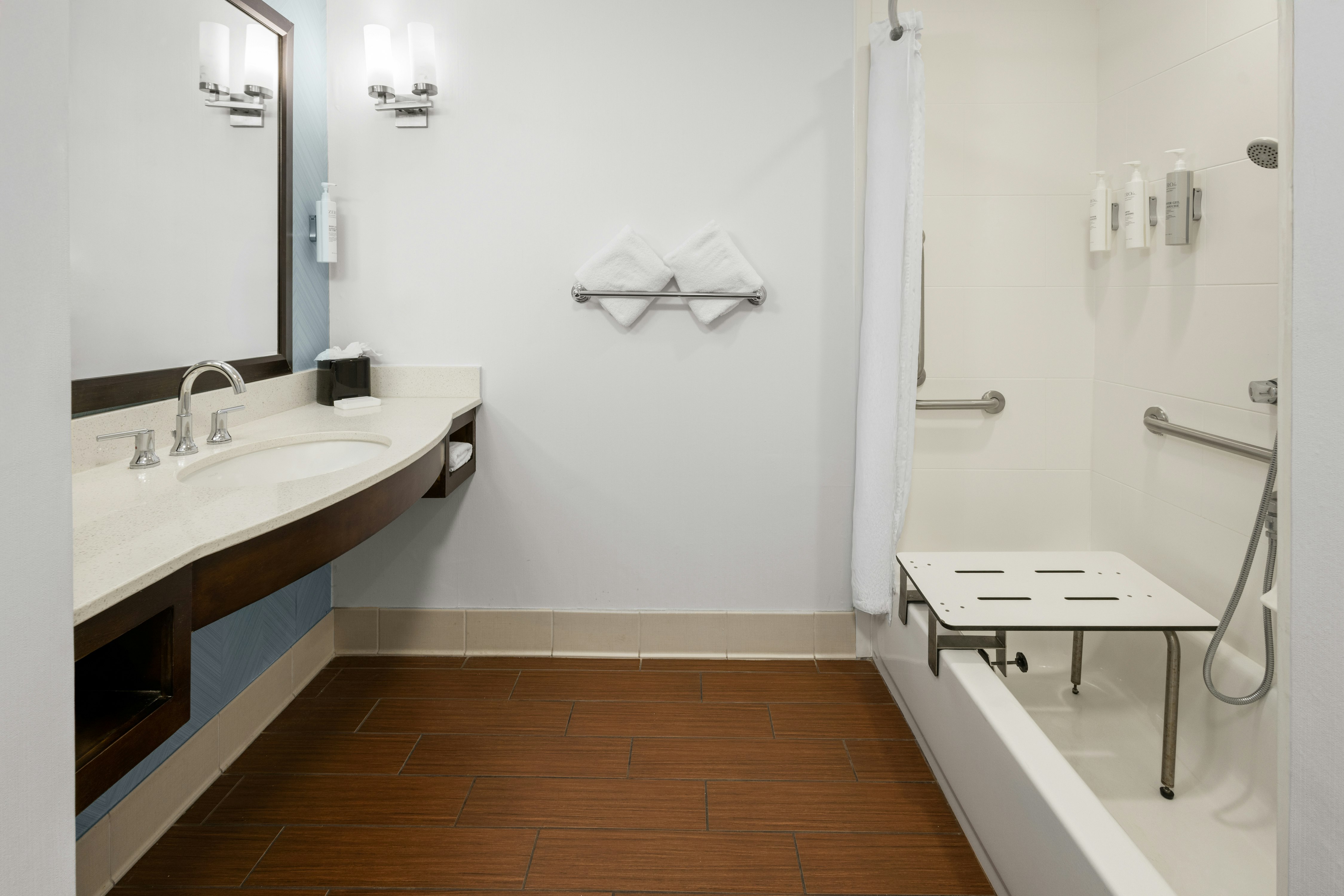 1 KING ACC RM W/BATHTUB