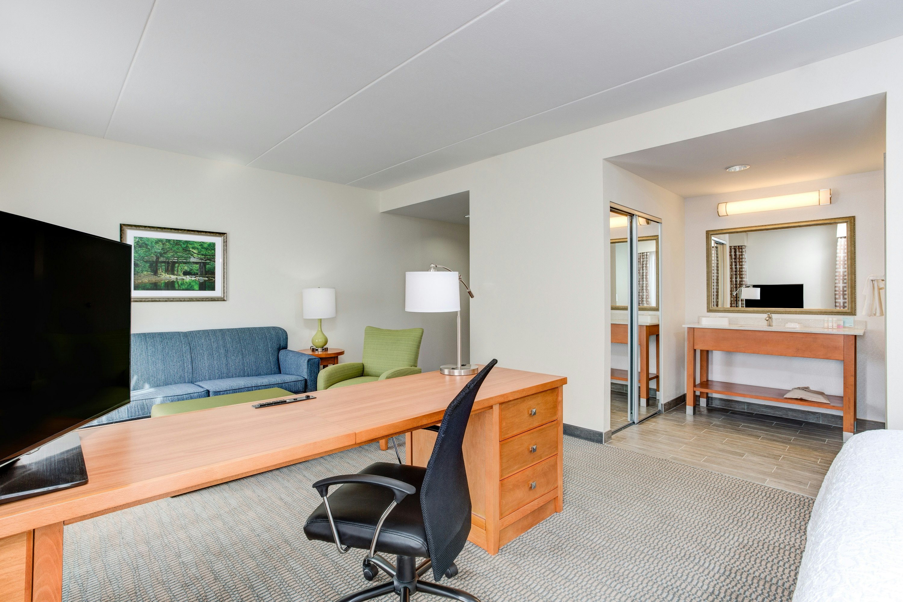 Hampton Inn & Suites Manchester