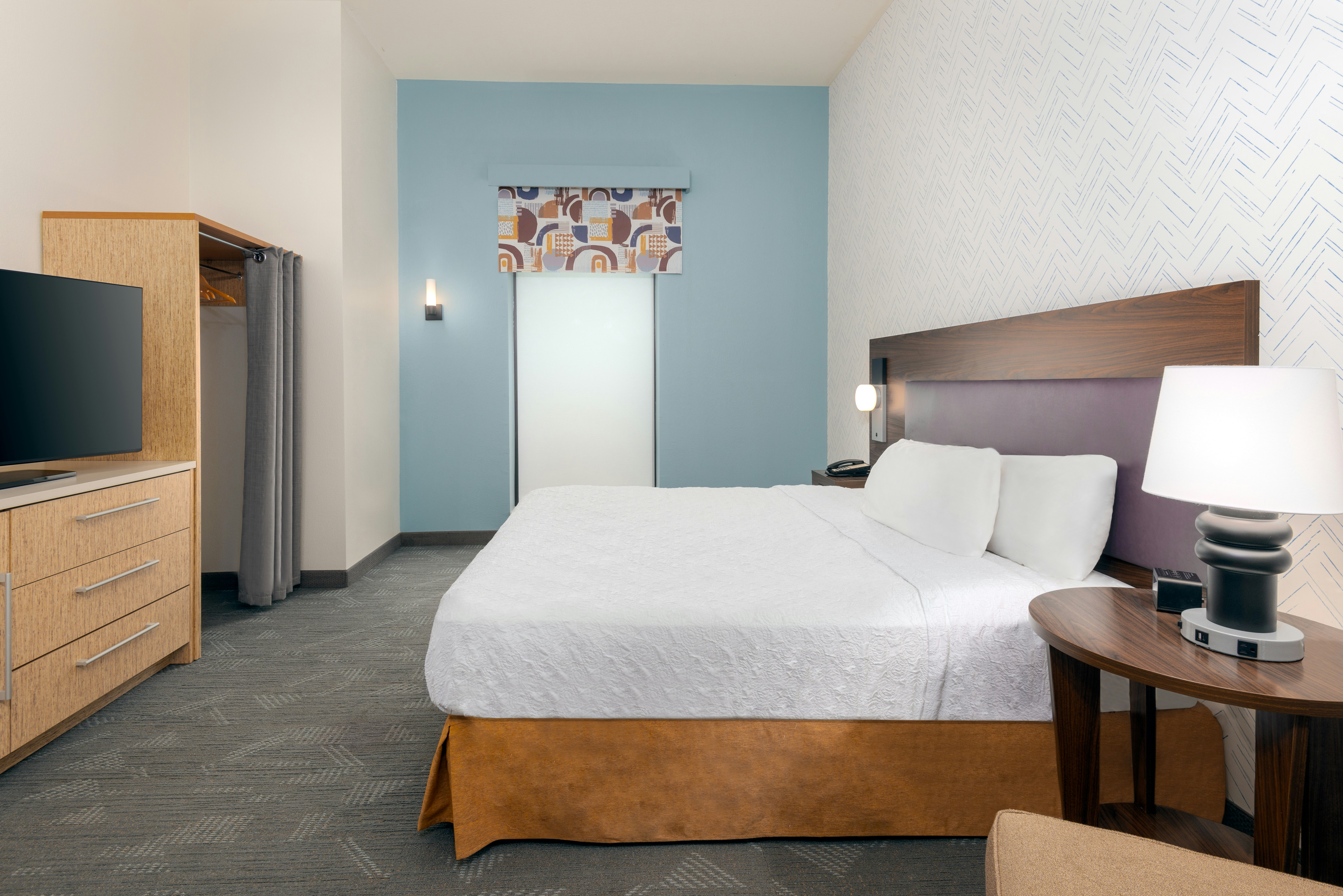 1 KING 1BDRM SUITE NONSMOK