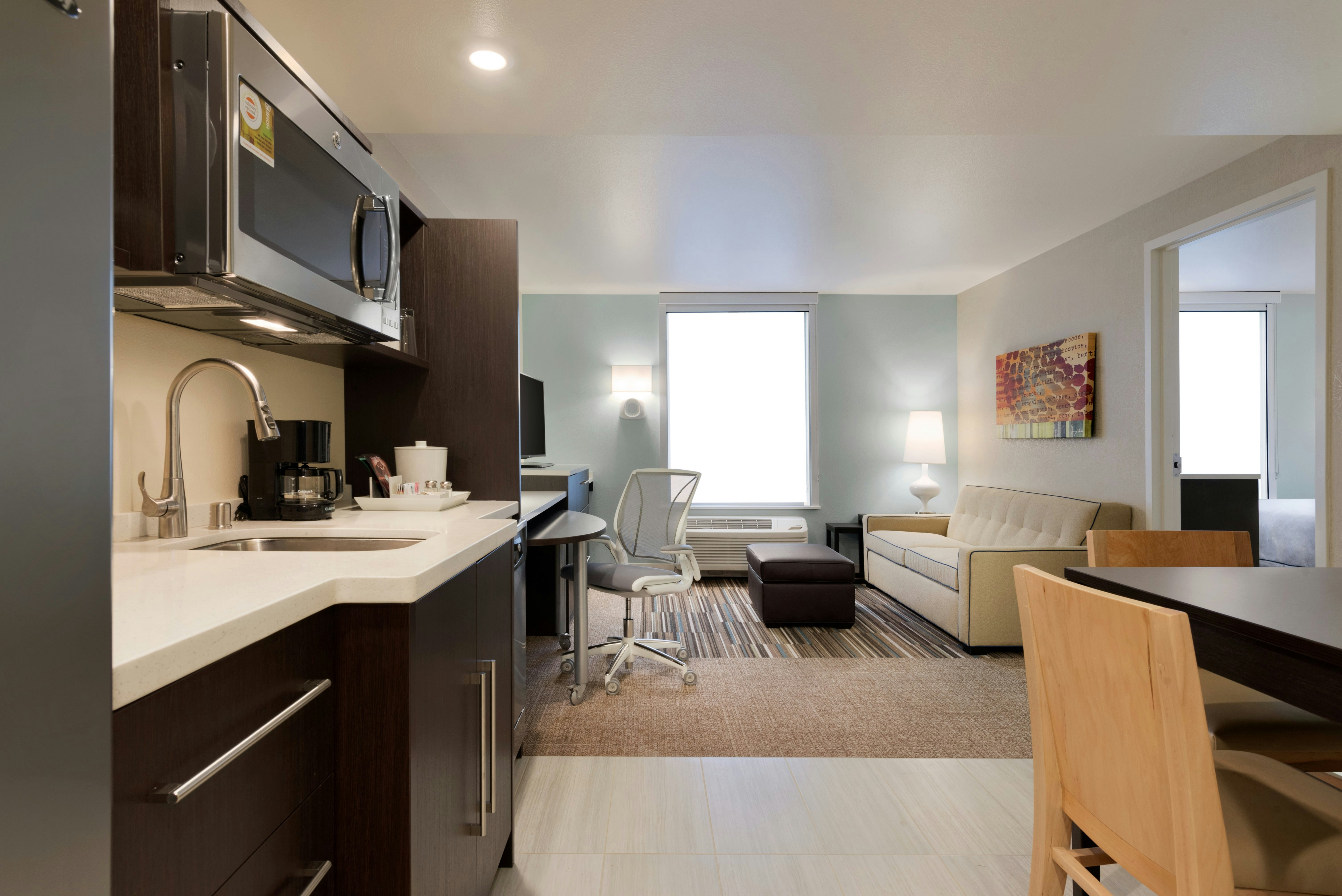 1 KING 1BDRM SUITE NONSMOK