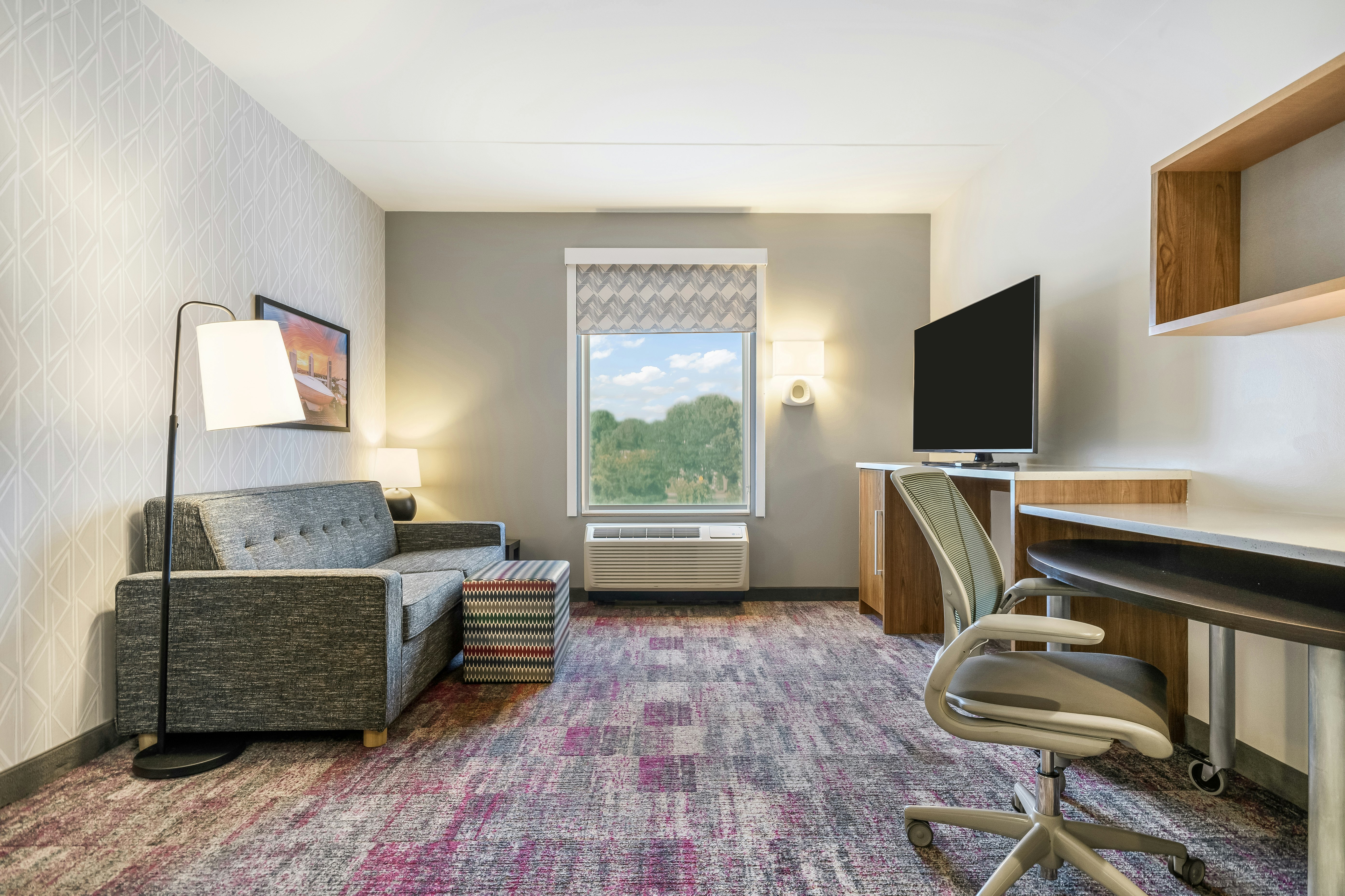 1 KING 1BDRM SUITE NONSMOK