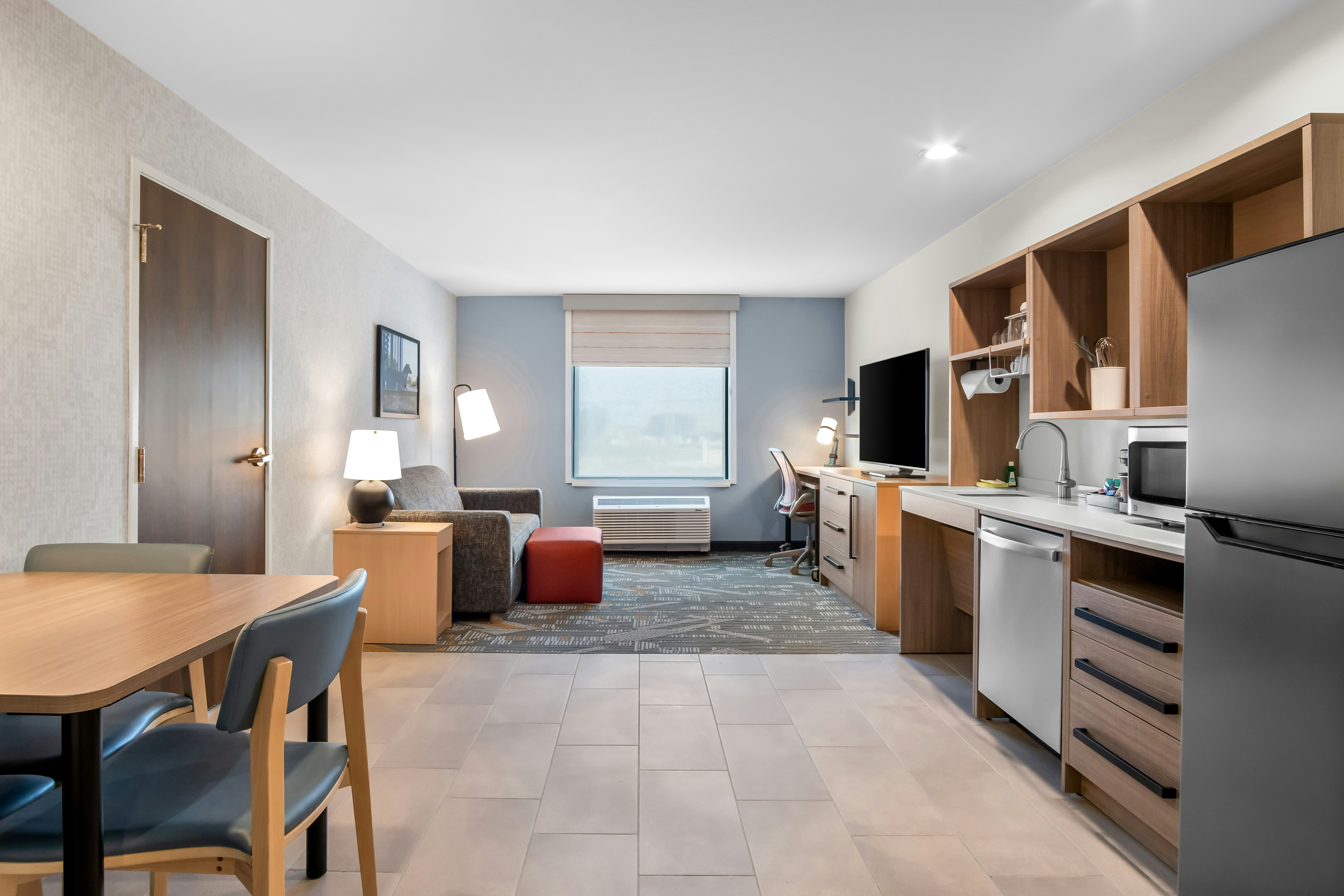 1 KING 1BDRM SUITE NONSMOK