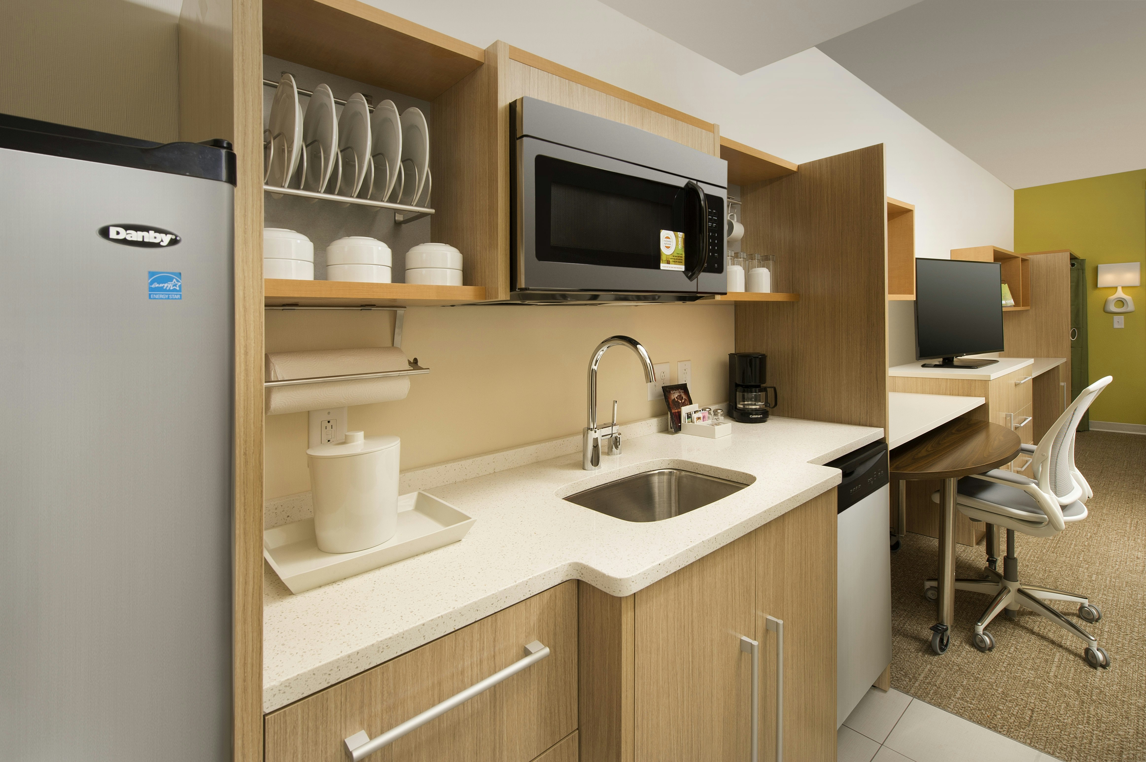 1 KING 1BDRM SUITE NONSMOK