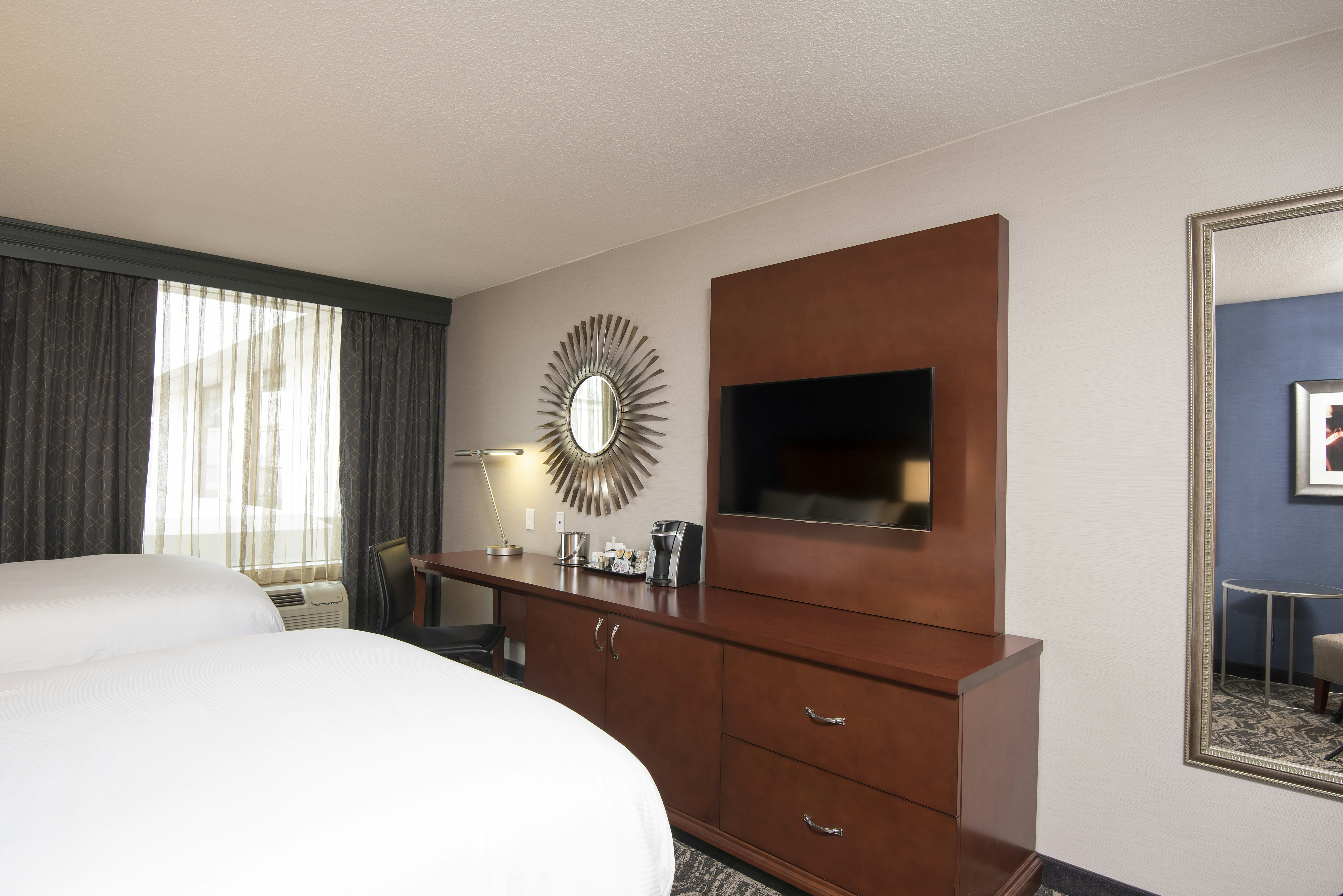 2 DOUBLE BEDS
