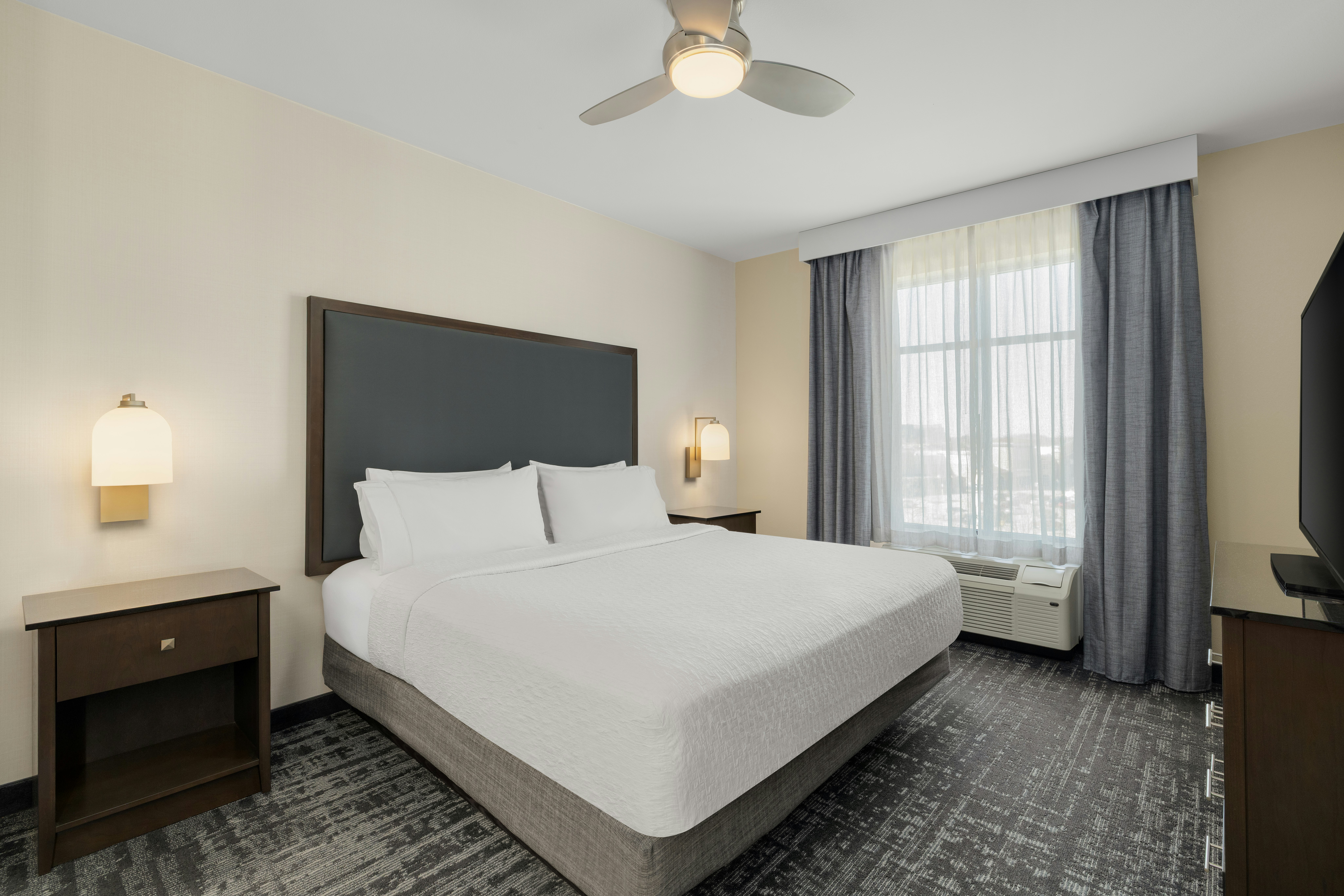 1 KING STUDIO PRM SUITE NS