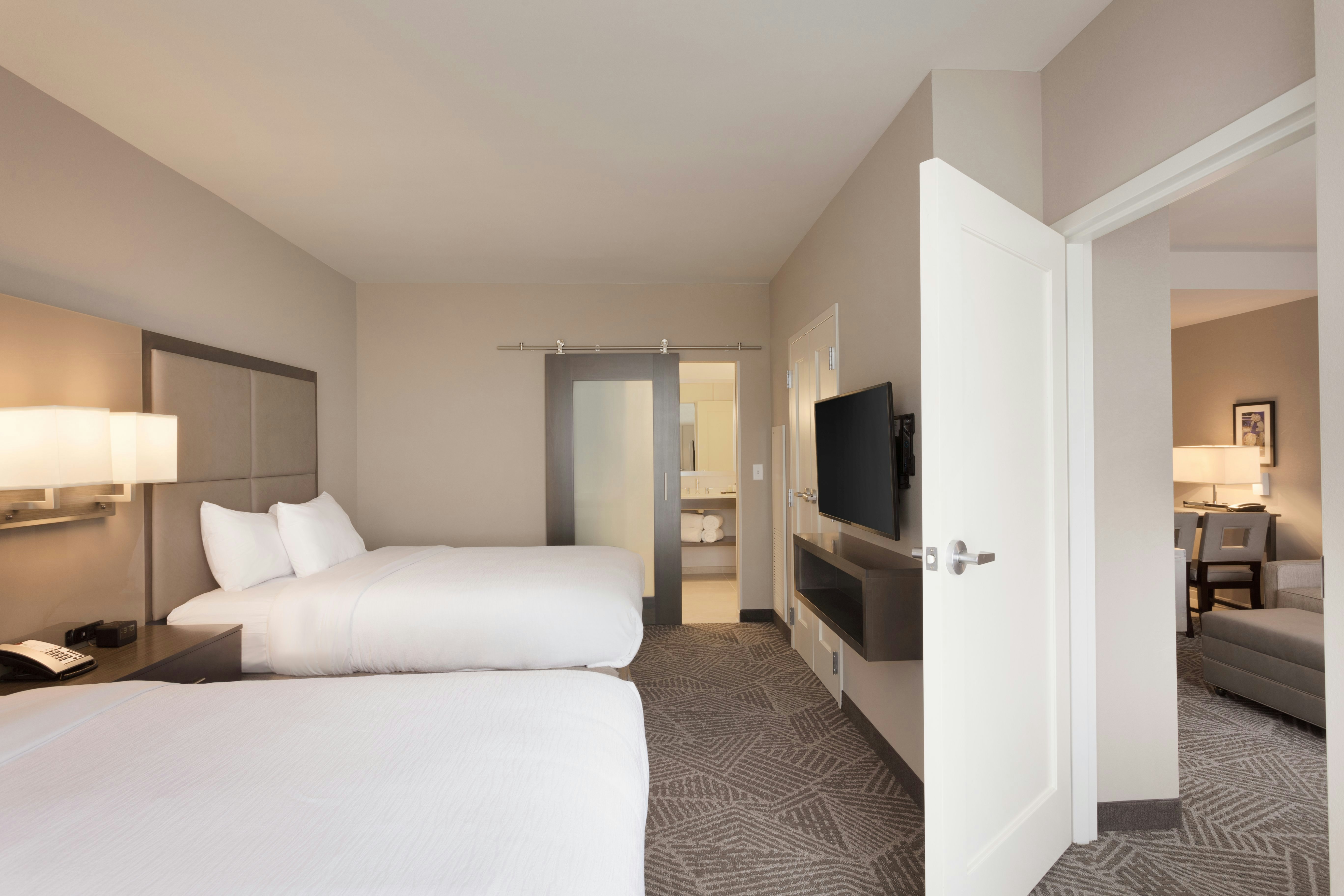 2 QUEEN BEDS TWO RM SUITE