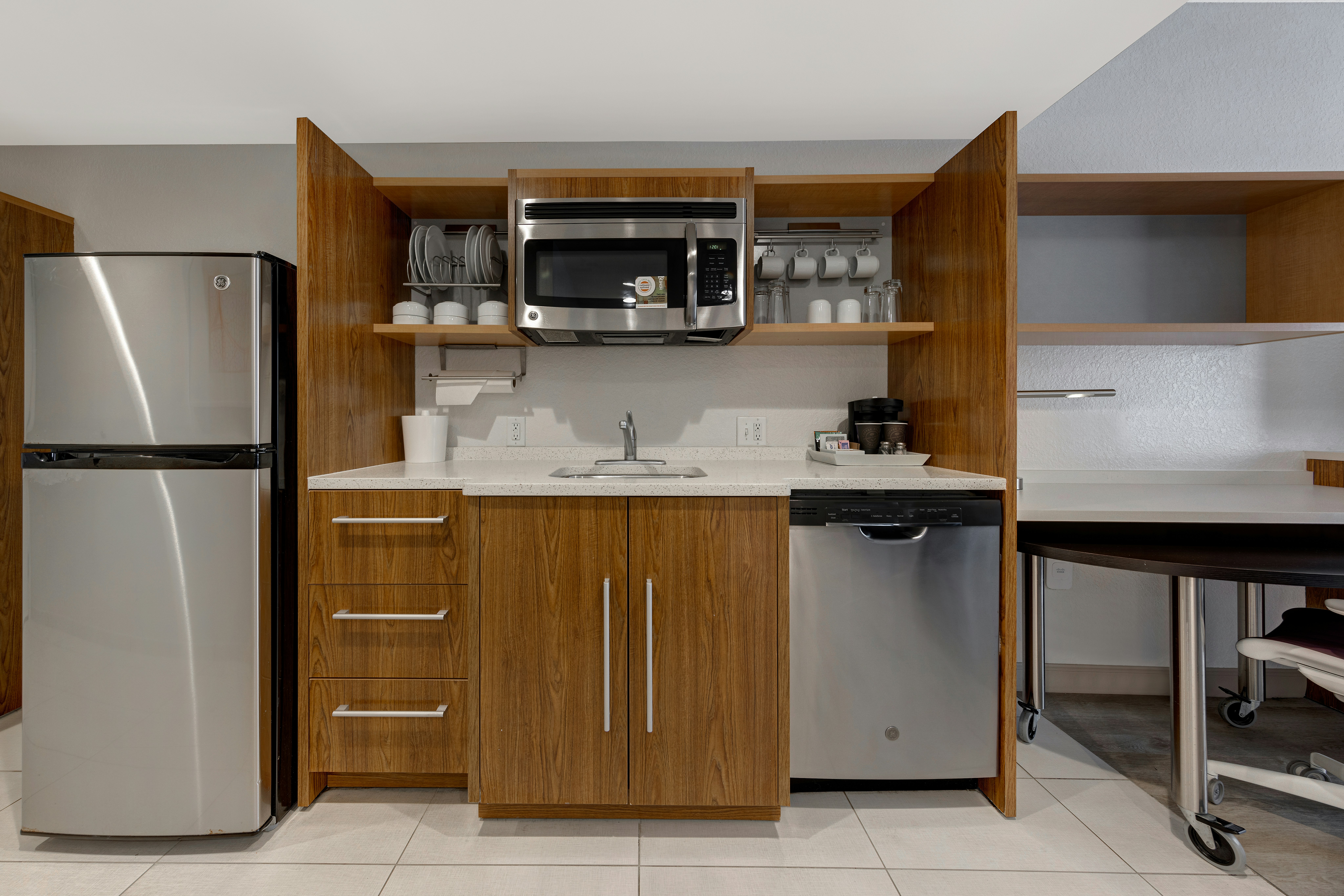 1 KING 1BDRM SUITE NONSMOK