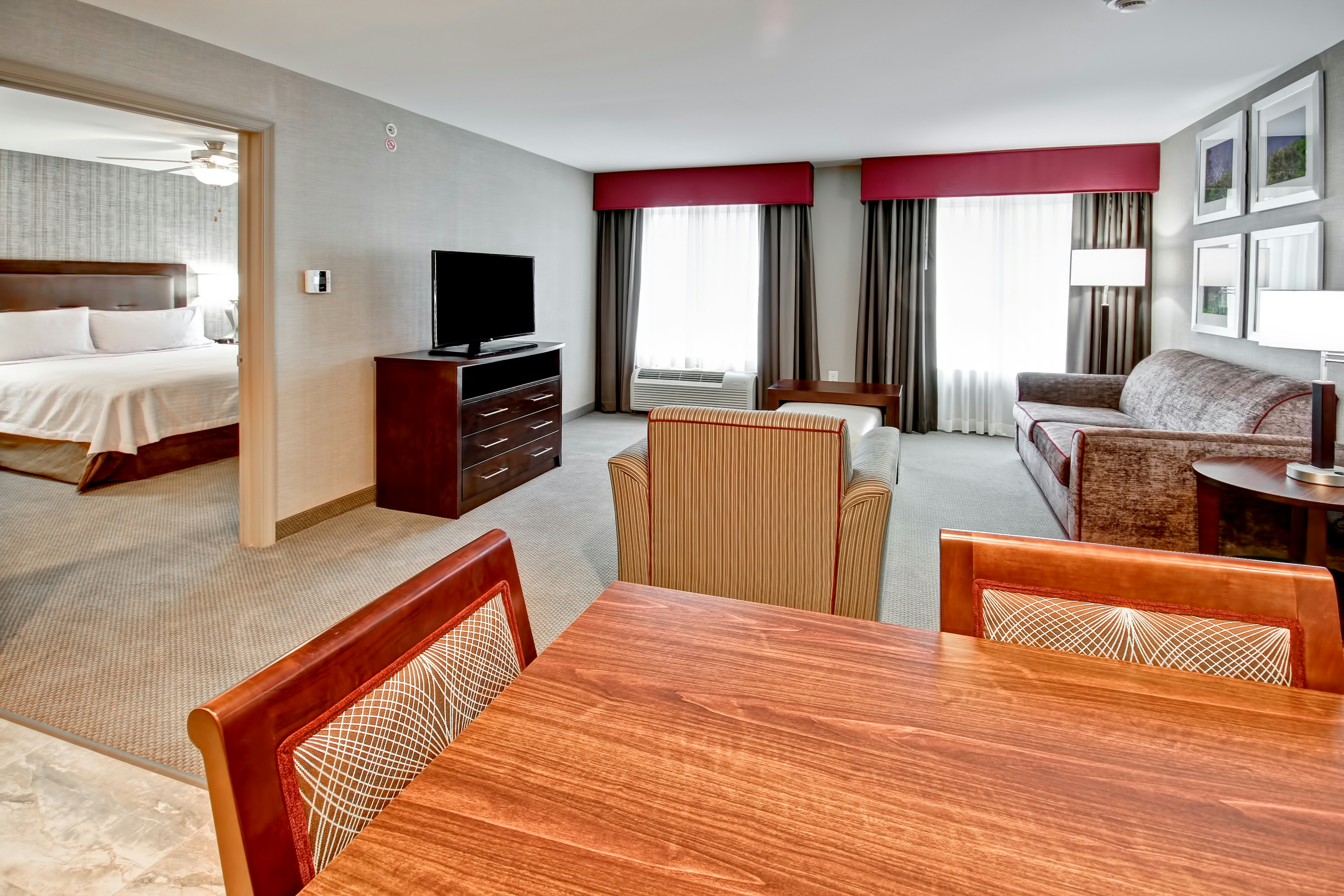 1KNG/2QNS 2BDRM STE NOSMOK