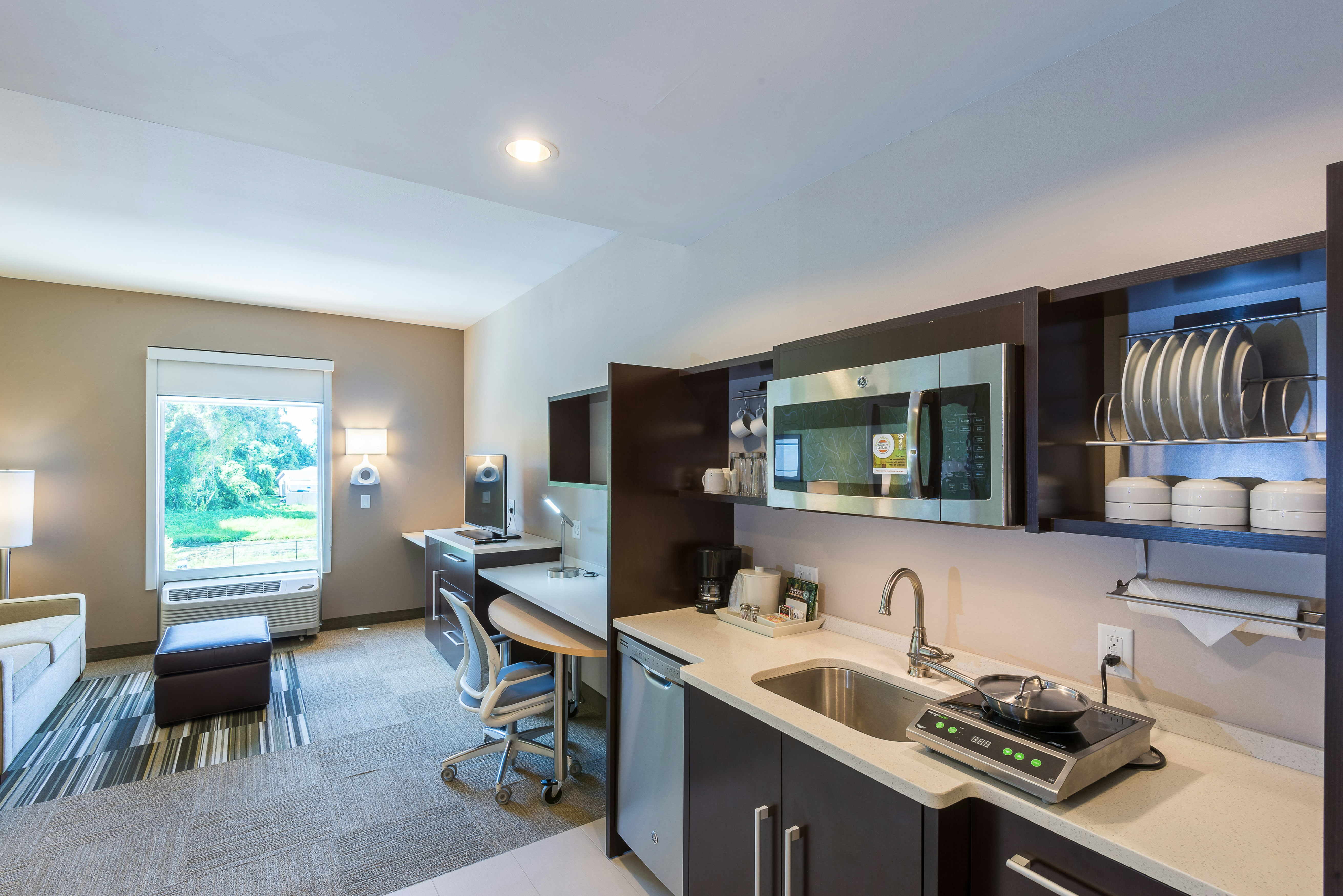 1 KING 1BDRM SUITE NONSMOK