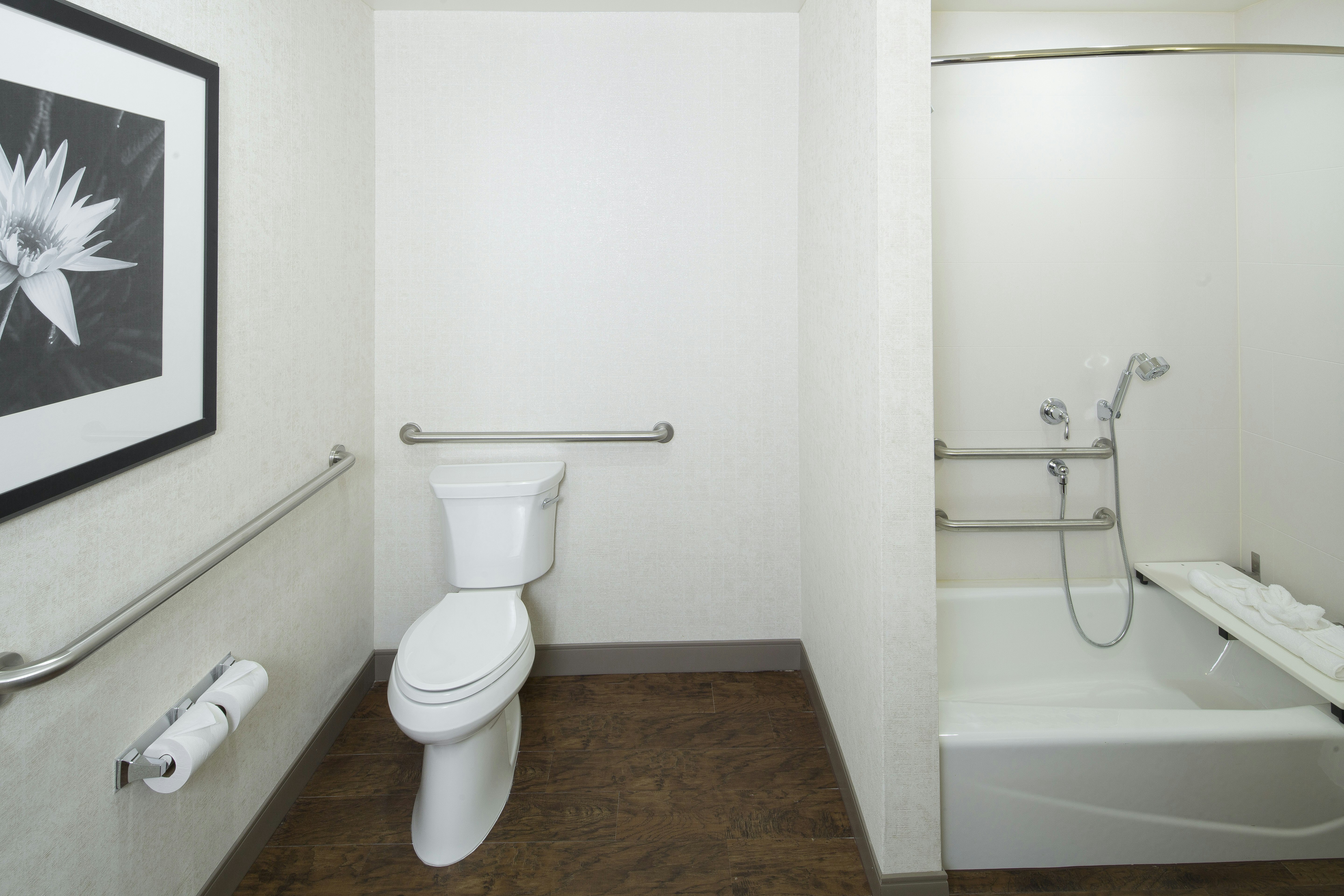 1 KING ACC RM W/BATHTUB